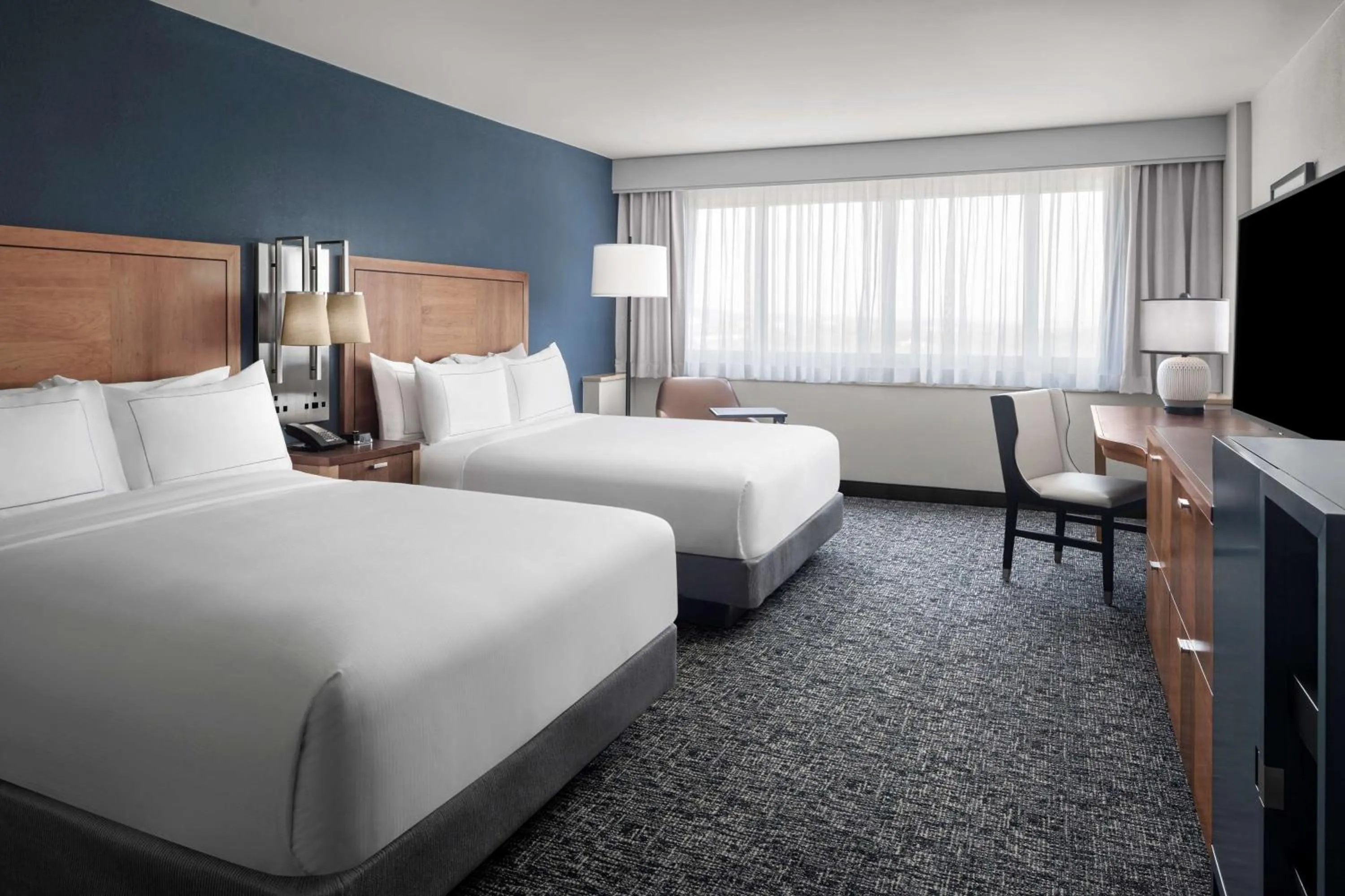 Bed in The Alloy, a DoubleTree by Hilton - Valley Forge
