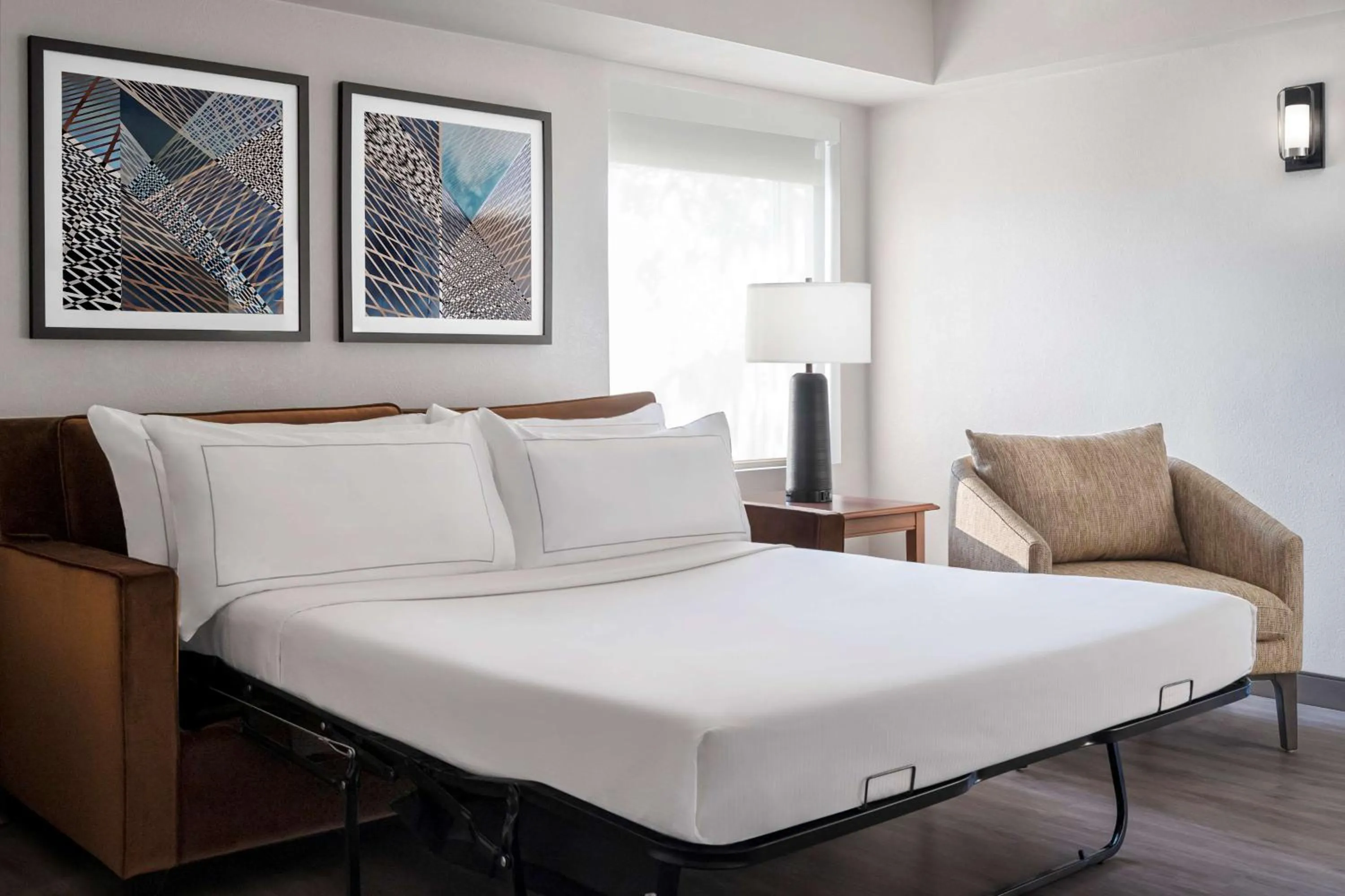 Living room, Bed in The Alloy, a DoubleTree by Hilton - Valley Forge