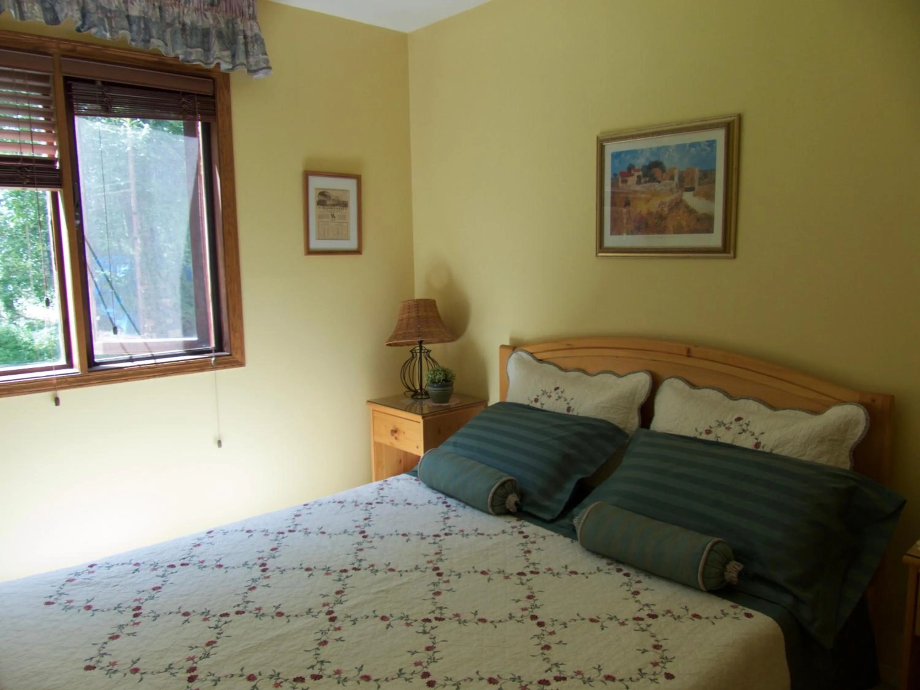 Bedroom, Bed in End of the road B & B