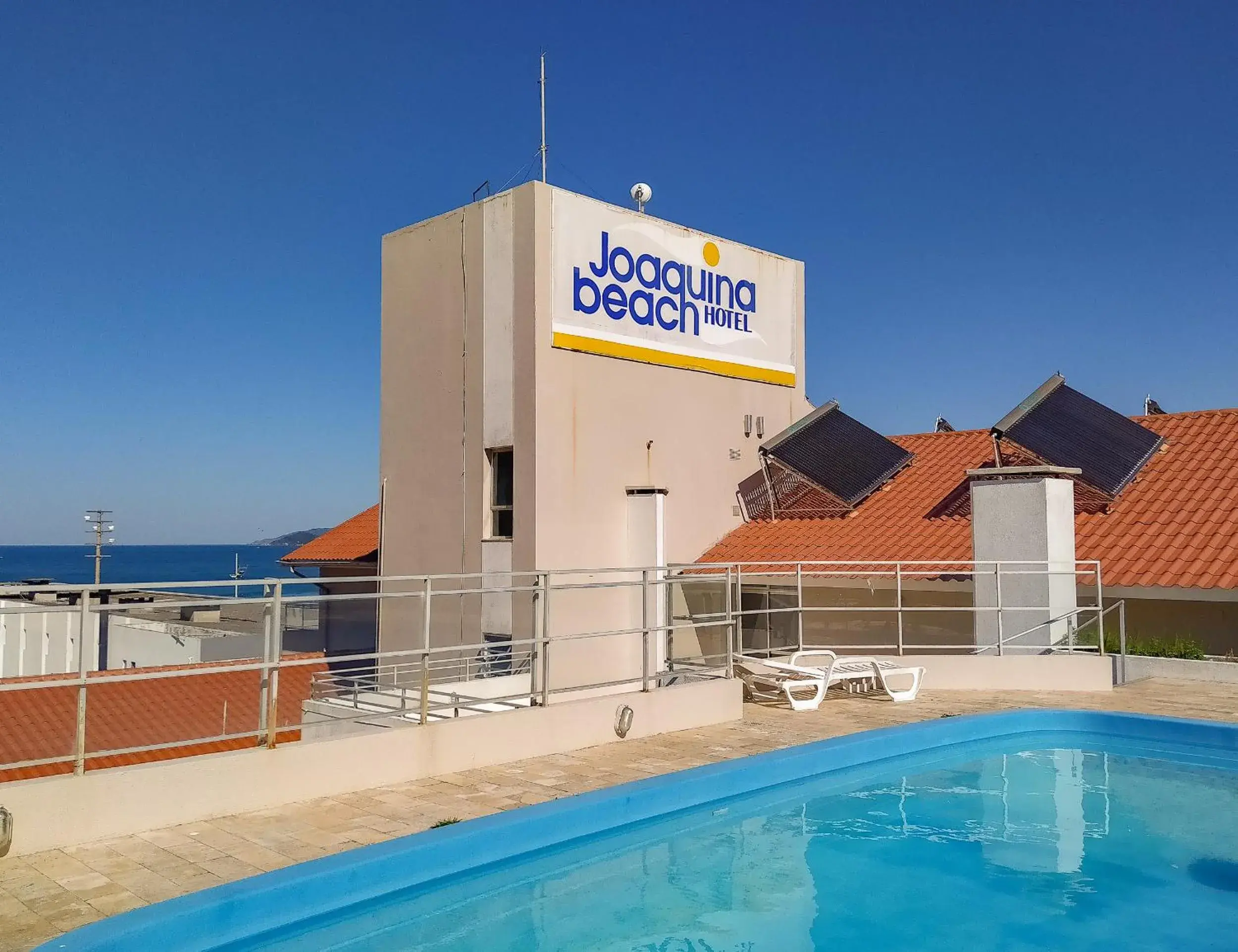 Swimming pool in Joaquina Beach Hotel Swimming pool in Joaquina Beach Hotel
