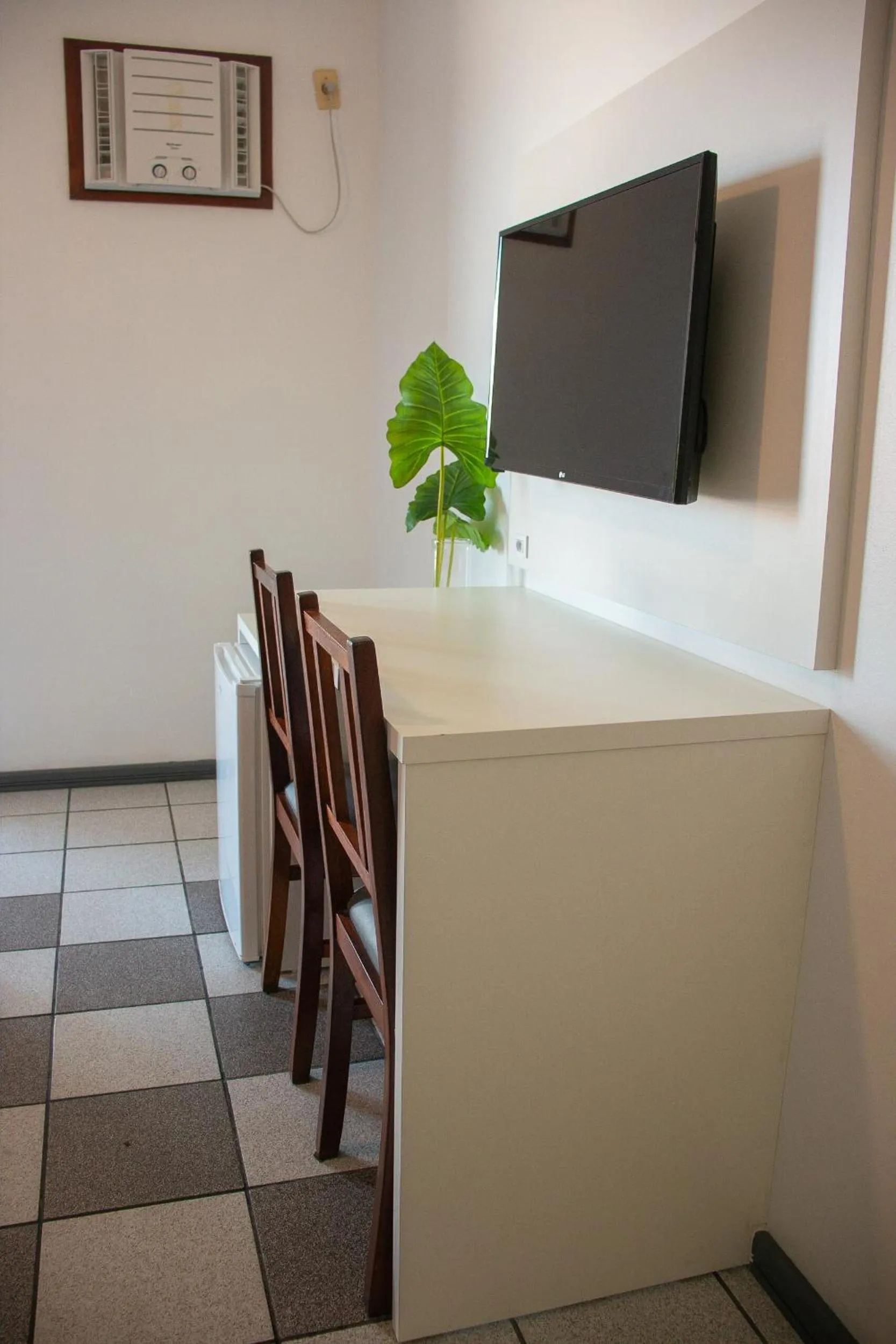 TV and multimedia in Joaquina Beach Hotel