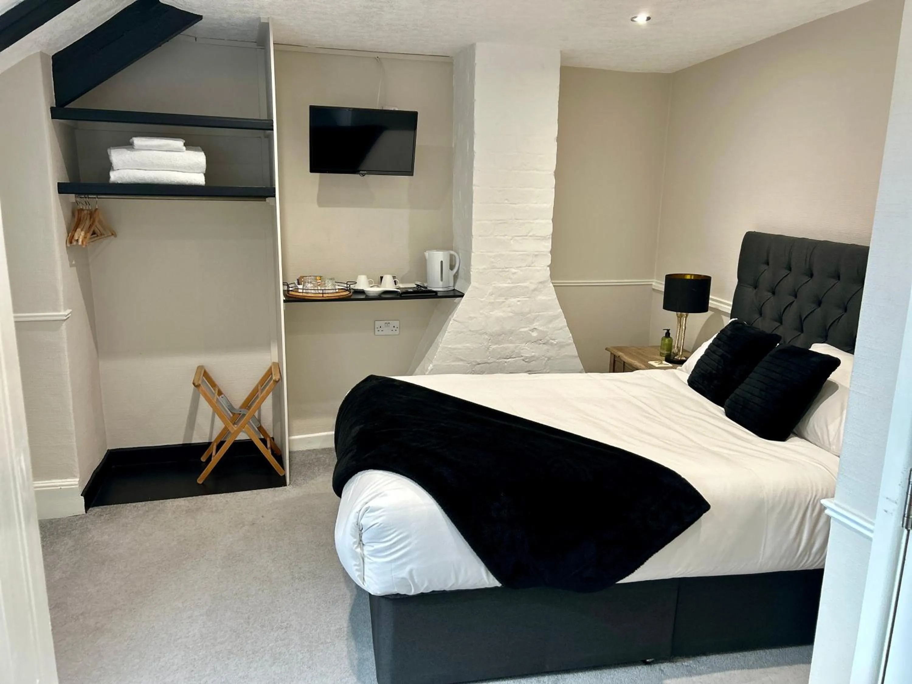 Bed in The Beacons Guest House