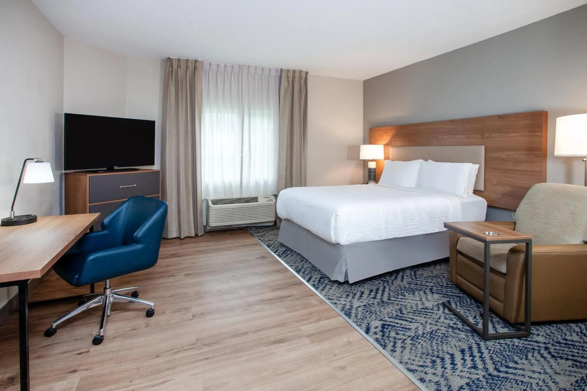 Photo of the whole room, Bed in Candlewood Suites Arundel Mills / BWI Airport by IHG