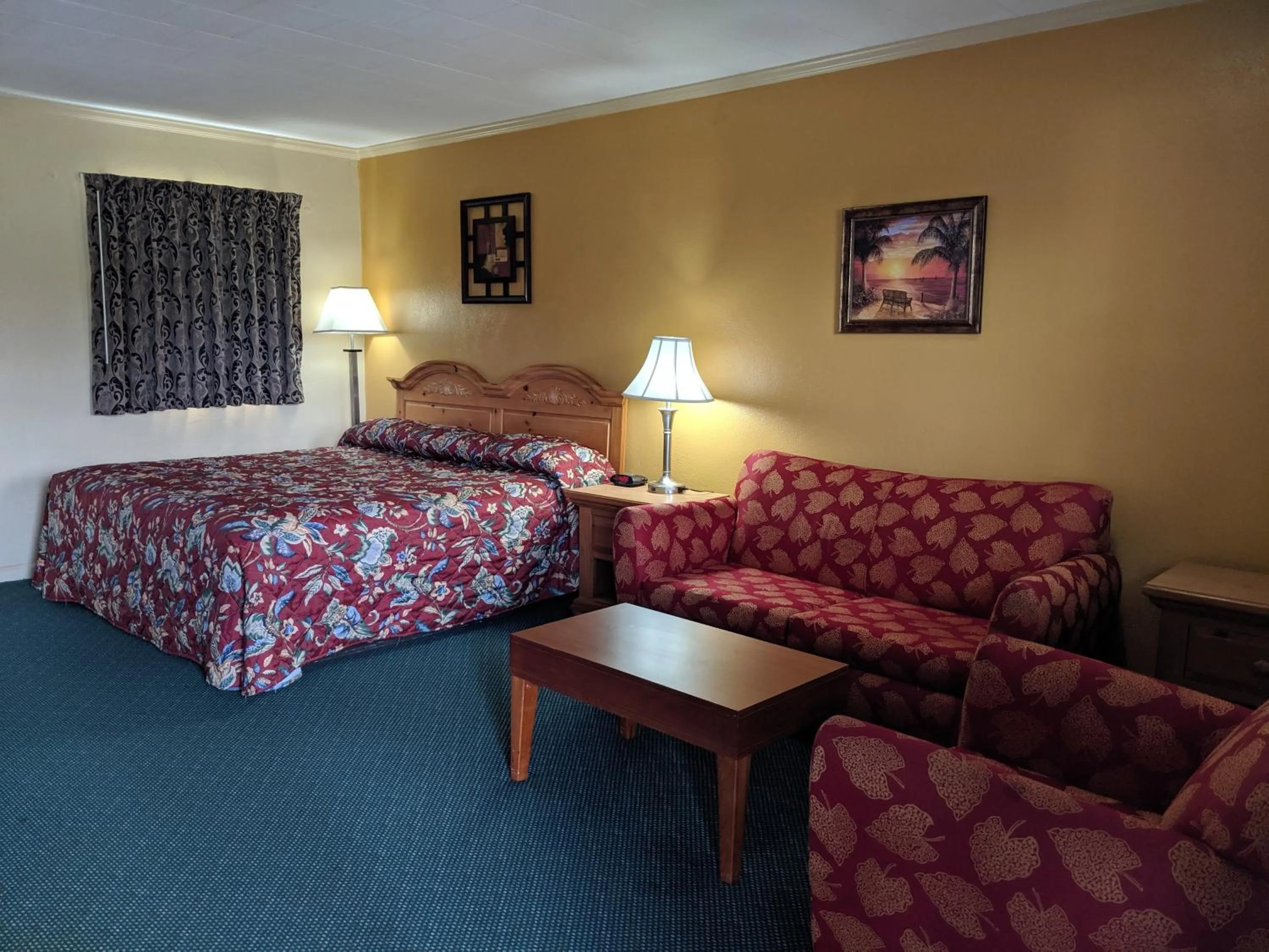Bed in Cheerio Inn - Glennville