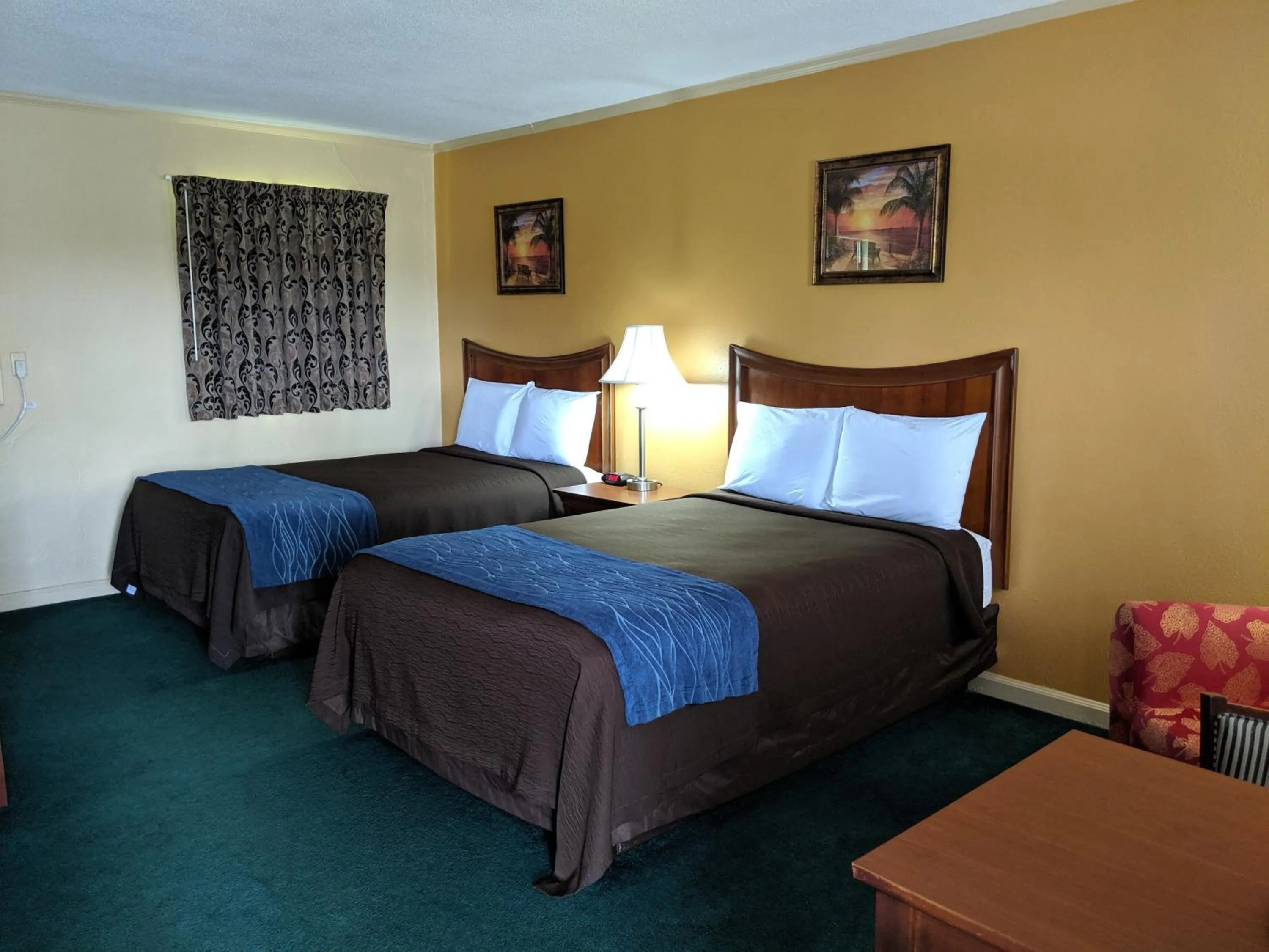 Bed in Cheerio Inn - Glennville