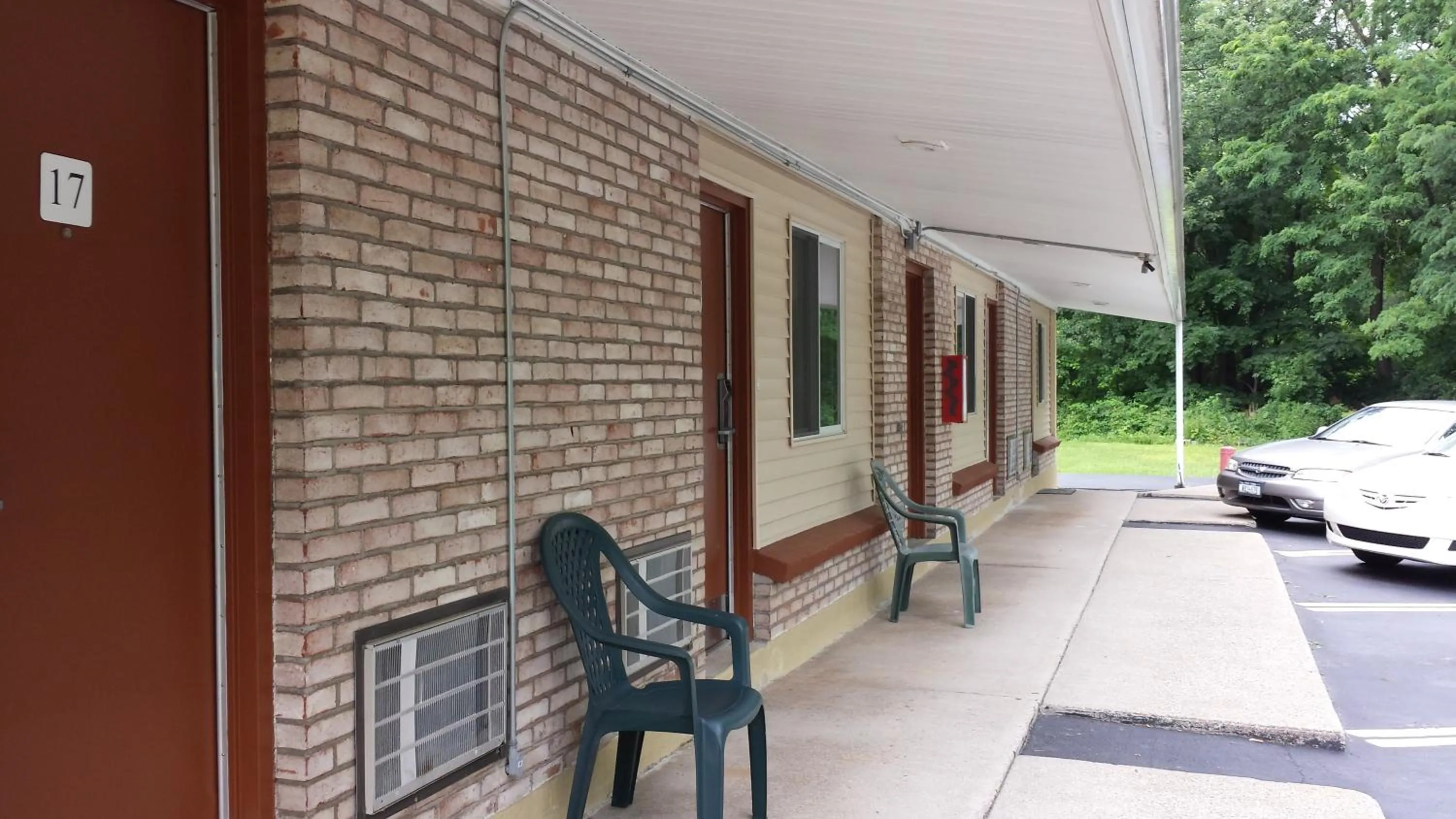 Facade/entrance in Budget Inn Fairport