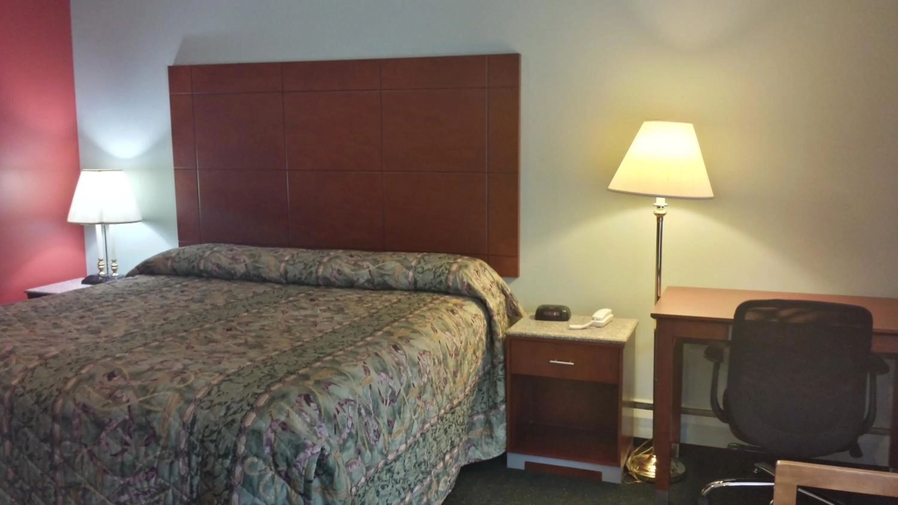 Bed in Budget Inn Fairport