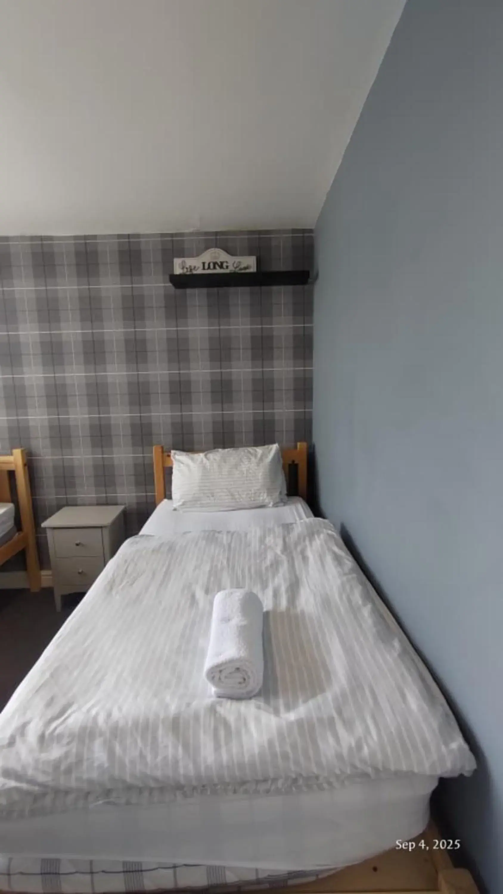 Standard Twin Room with Shared Bathroom in OYO Shore Surf Lodge Standard Twin Room with Shared Bathroom in OYO Shore Surf Lodge