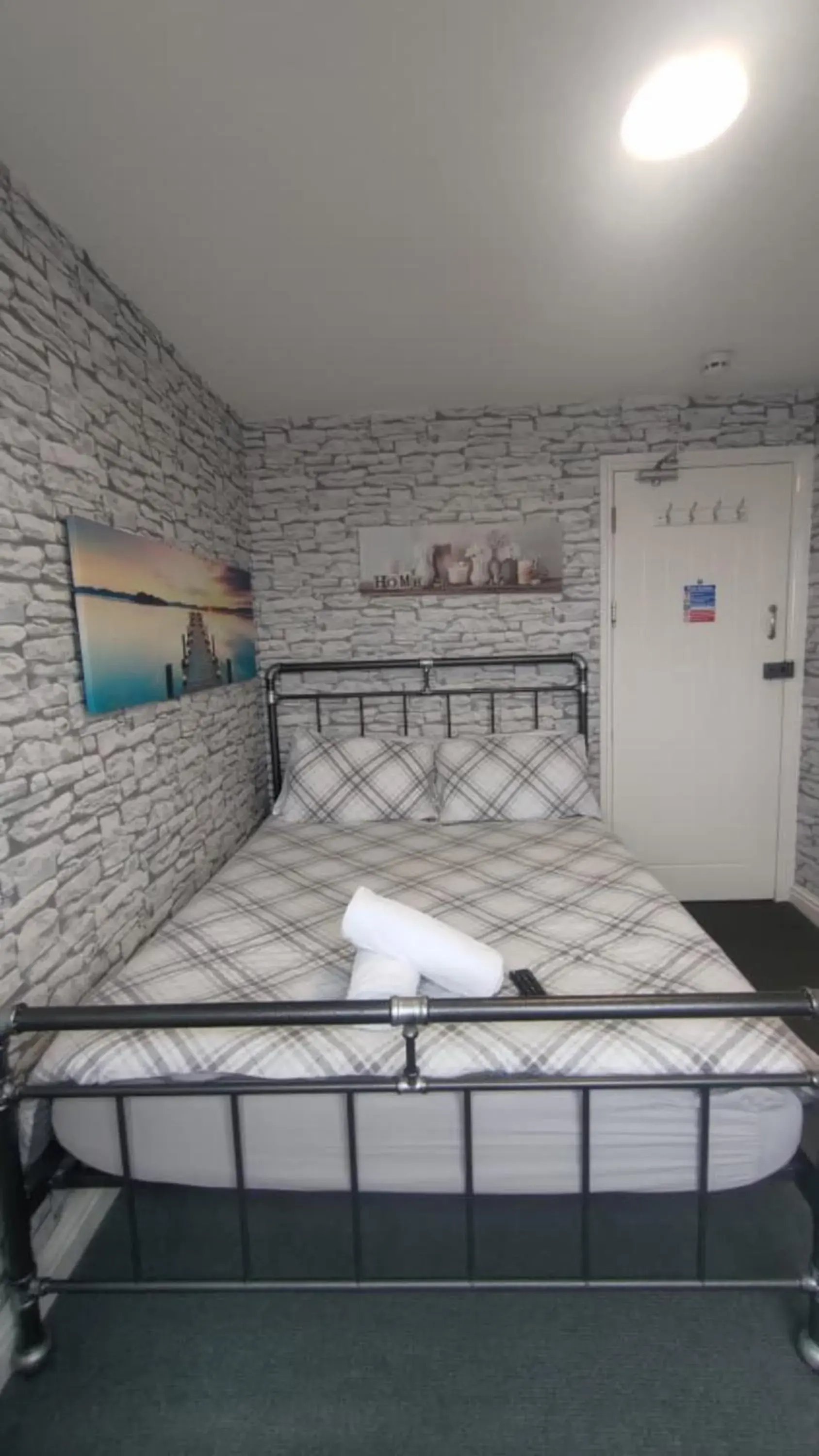 Standard Double Room with Shared Bathroom in OYO Shore Surf Lodge Standard Double Room with Shared Bathroom in OYO Shore Surf Lodge