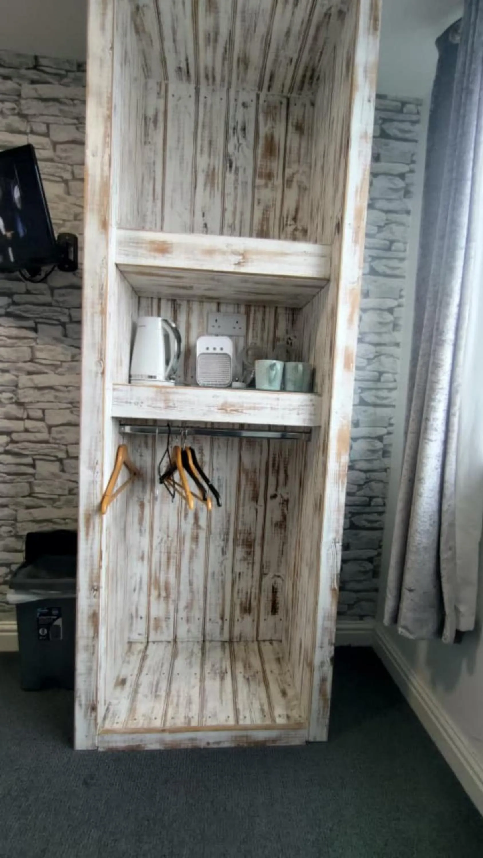 Kitchen or kitchenette in OYO Shore Surf Lodge