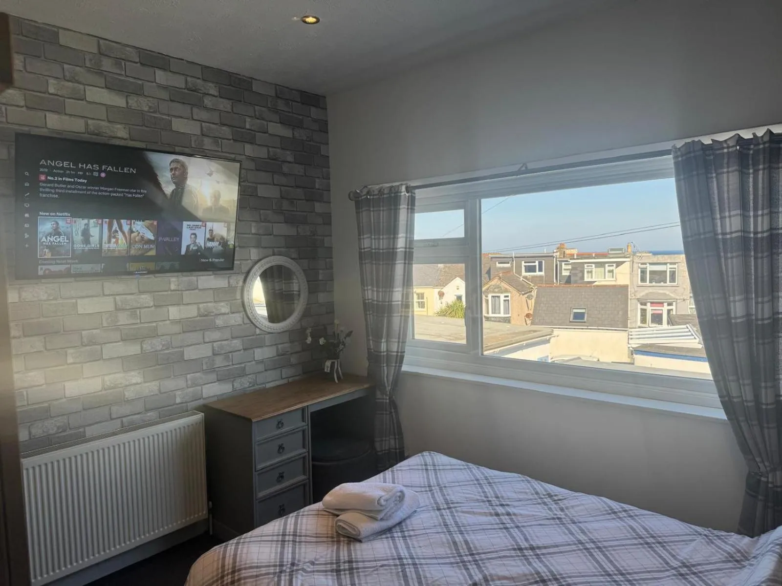 Bedroom, Bed in OYO Shore Surf Lodge