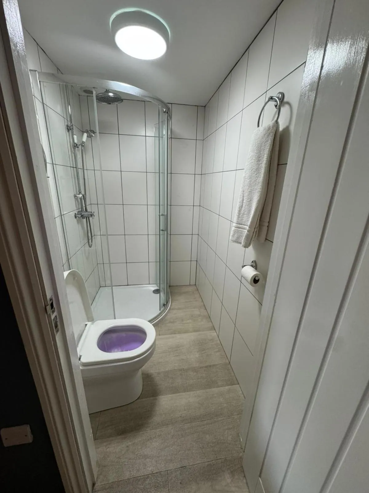 Bathroom in OYO Shore Surf Lodge