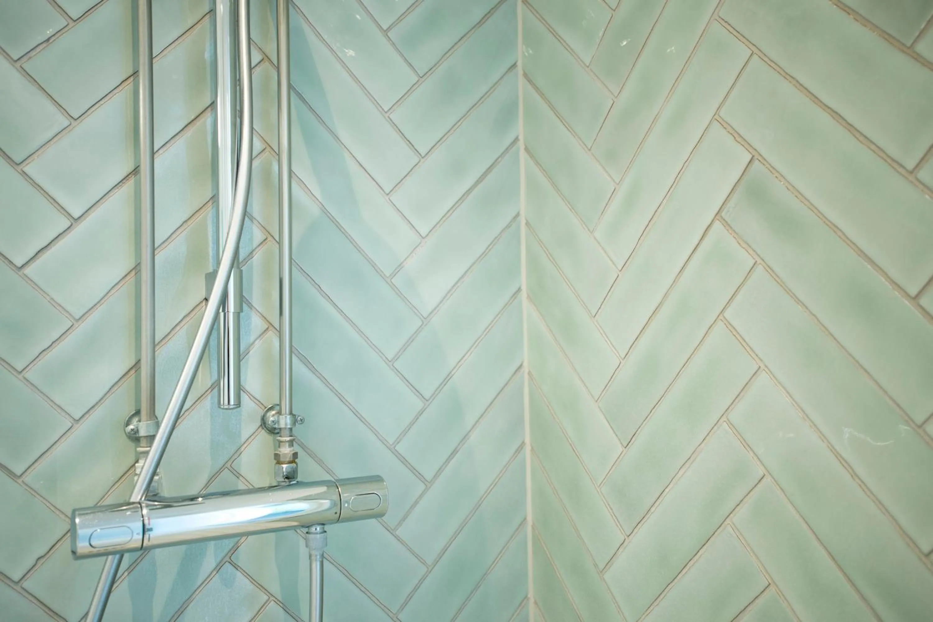 Shower in The Beach apartments by Daniel&Jacob's