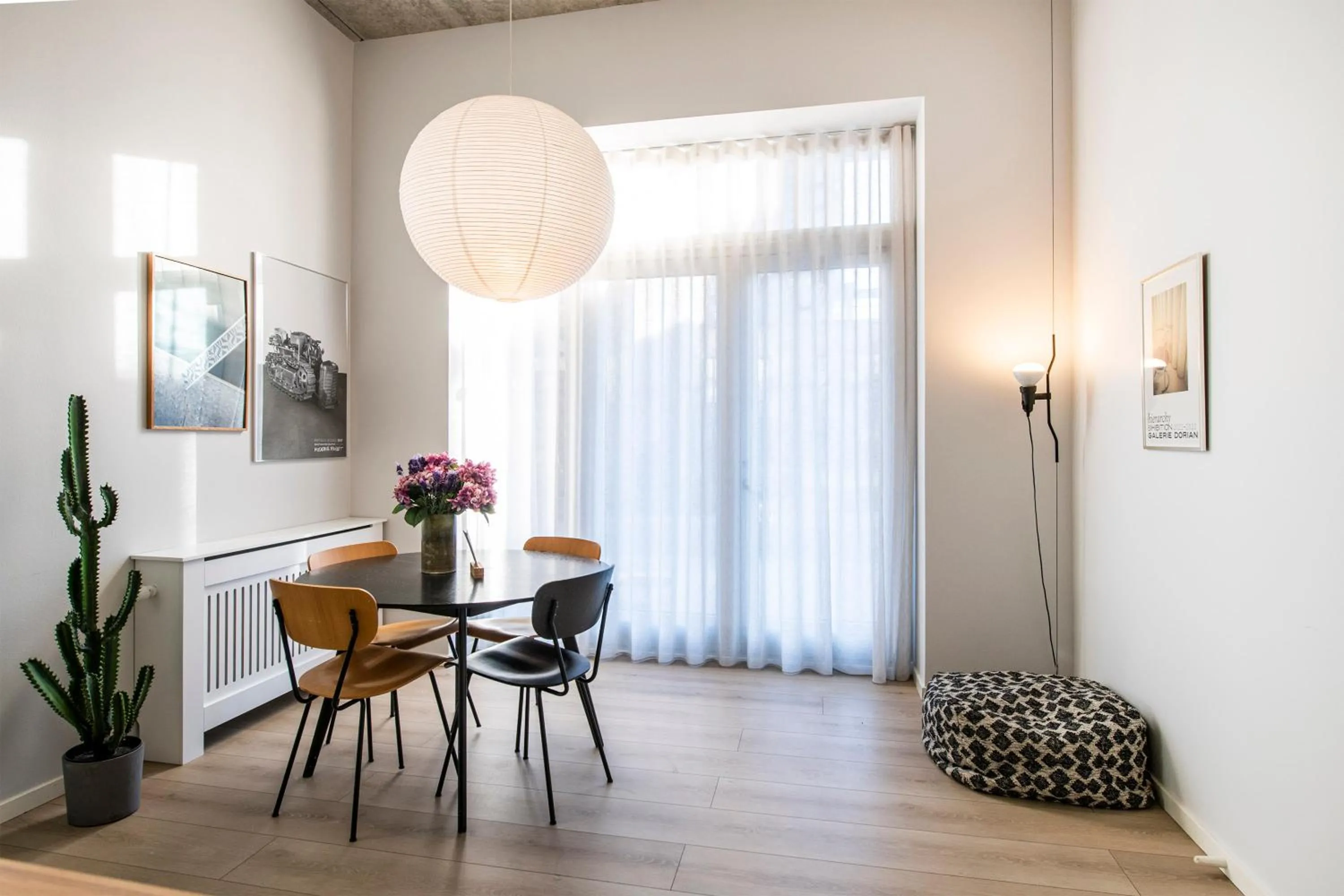 Dining area in The Beach apartments by Daniel&Jacob's