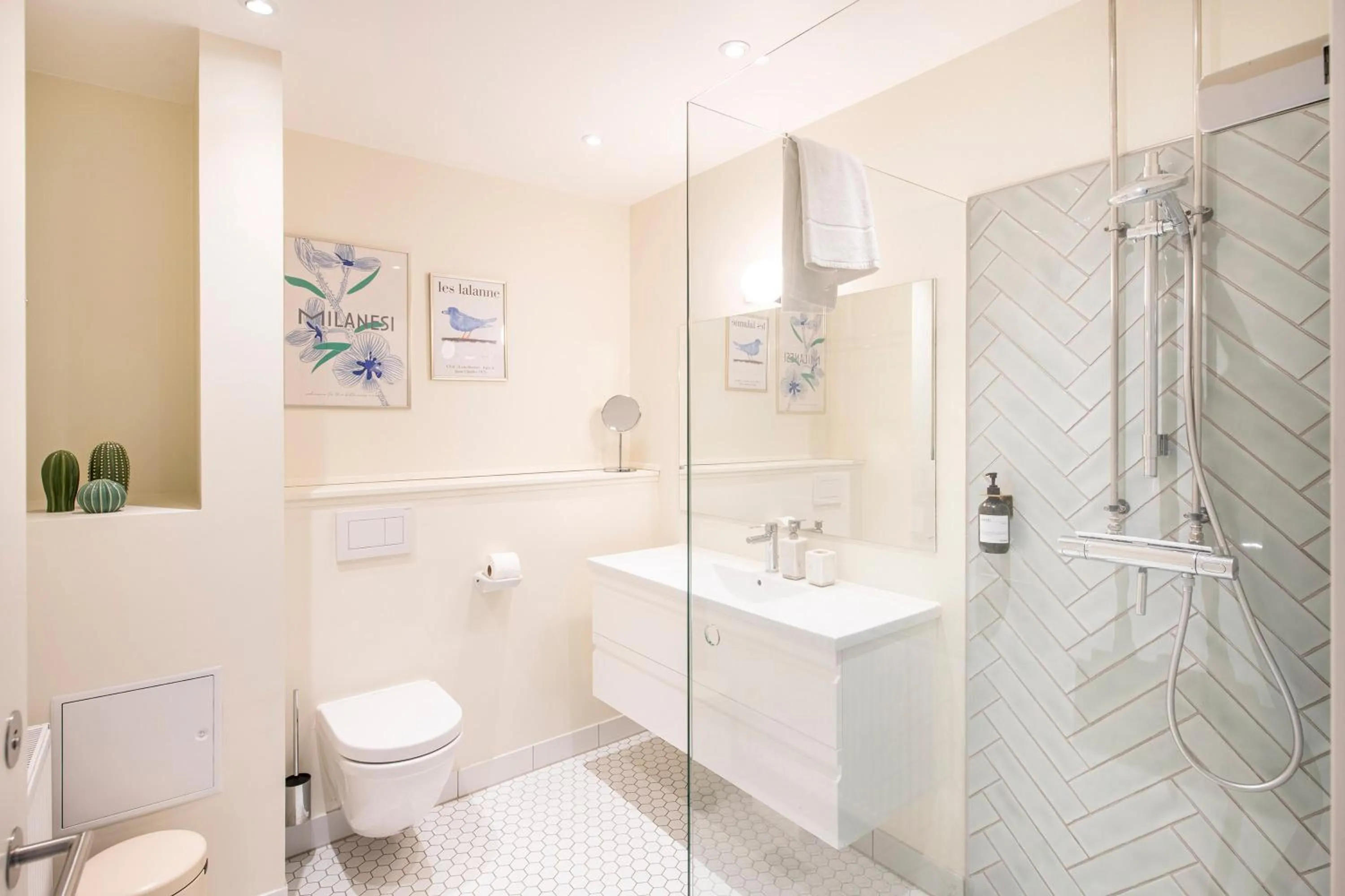 Bathroom in The Beach apartments by Daniel&Jacob's