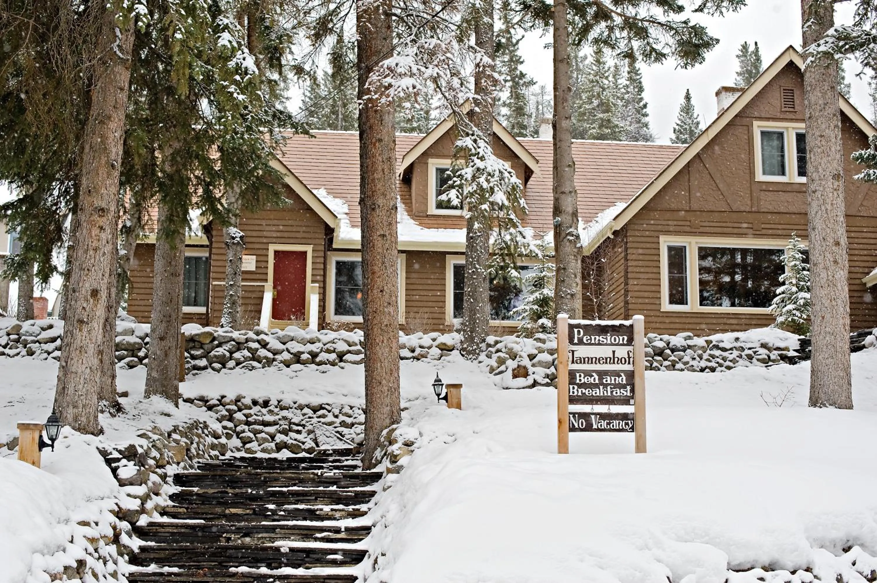 Facade/entrance in Banff Boutique Inn - Adults only