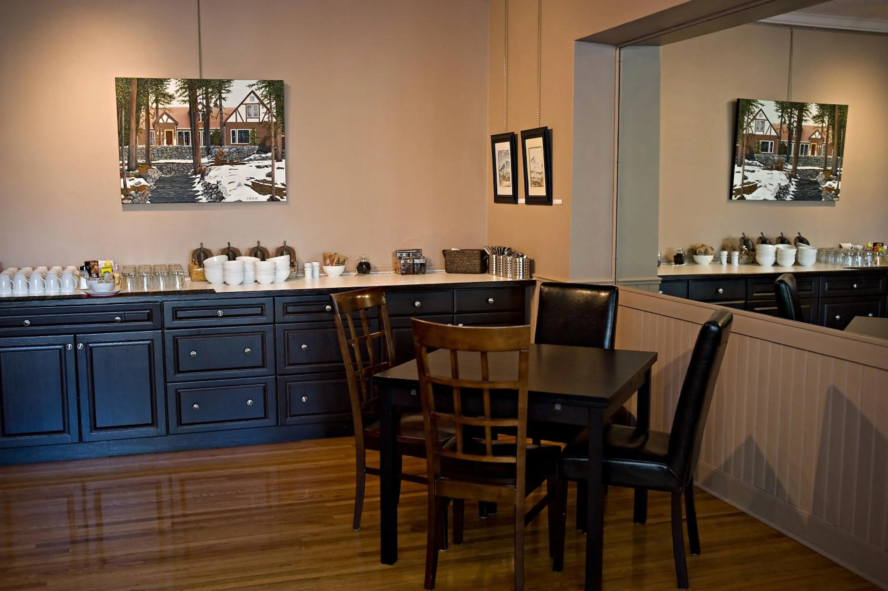 Restaurant/places to eat in Banff Boutique Inn - Adults only