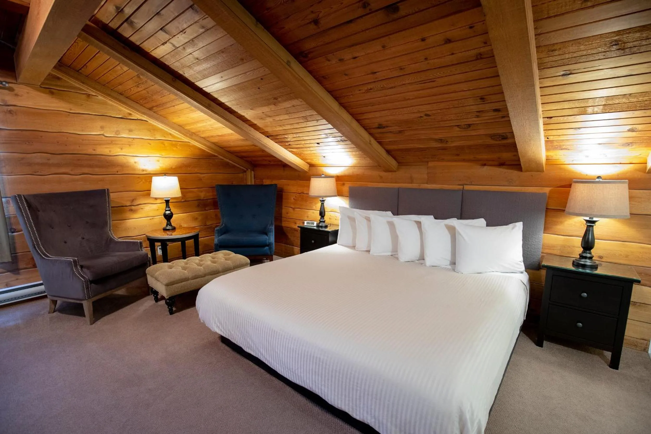 Bed in Banff Boutique Inn - Adults only