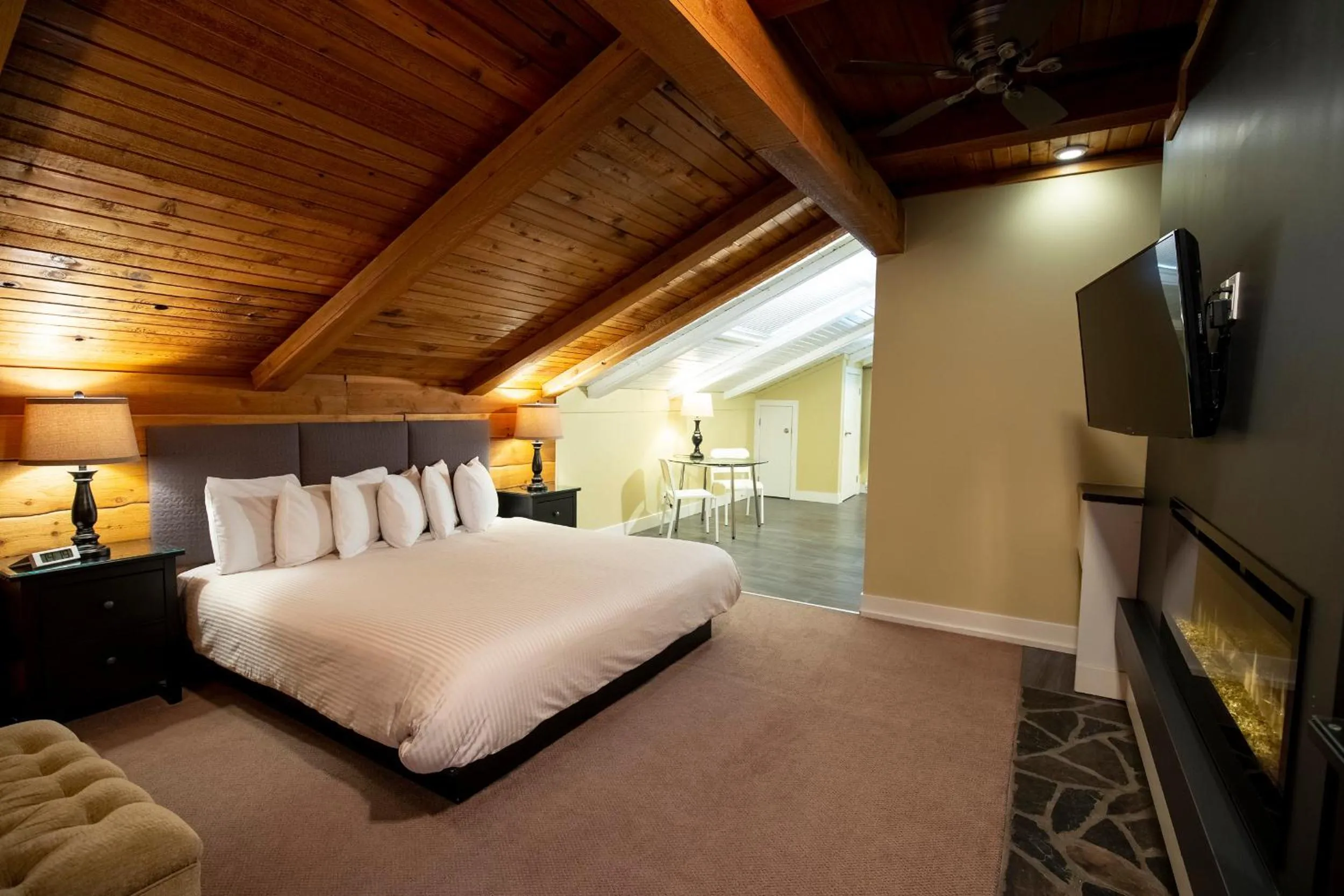 Bed in Banff Boutique Inn - Adults only