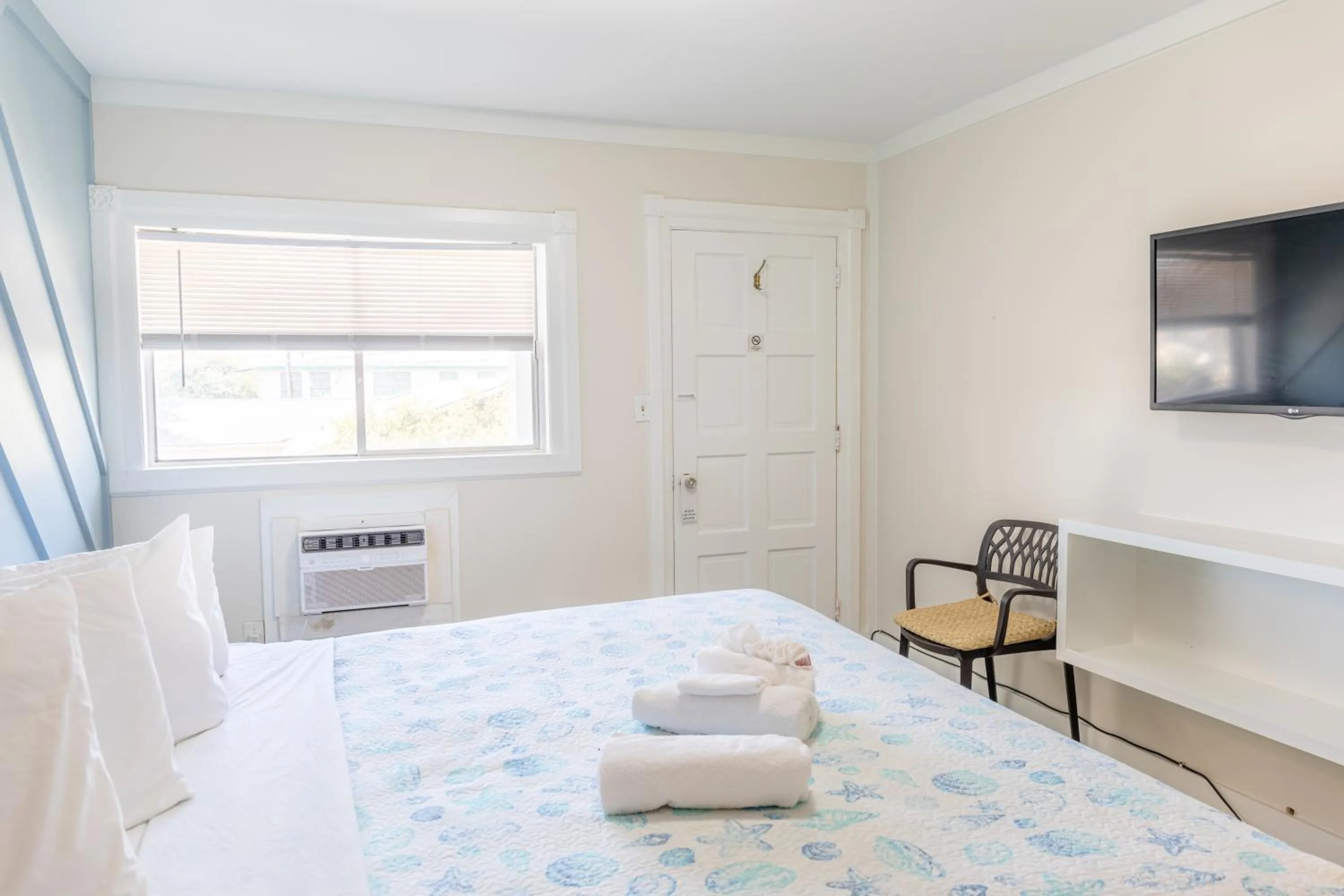 Bed in Atlantis Inn - Tybee Island