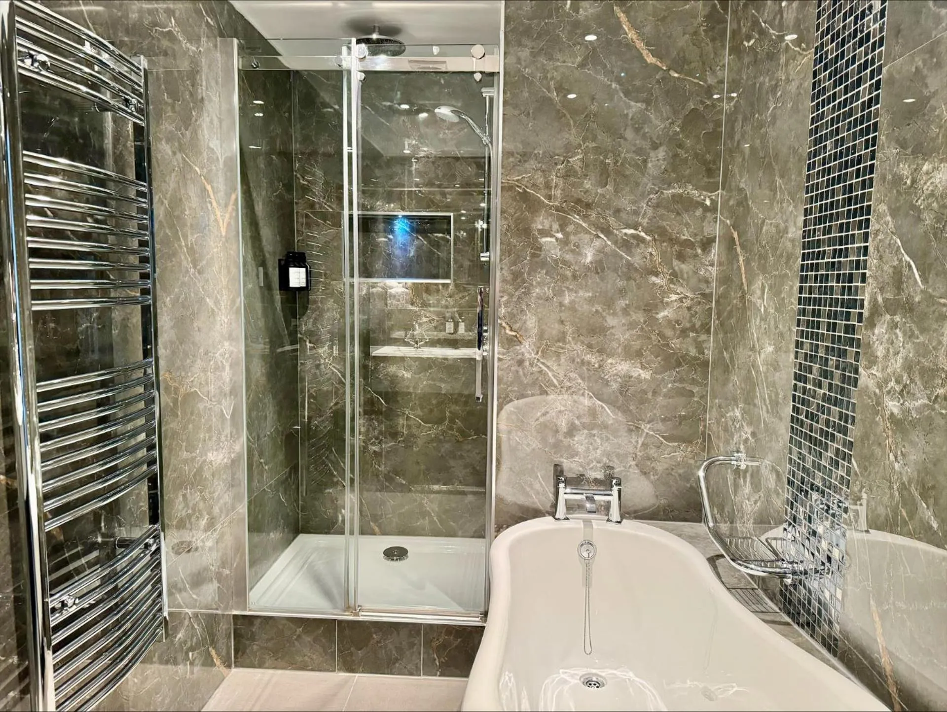 Shower in The Leonard Hotel