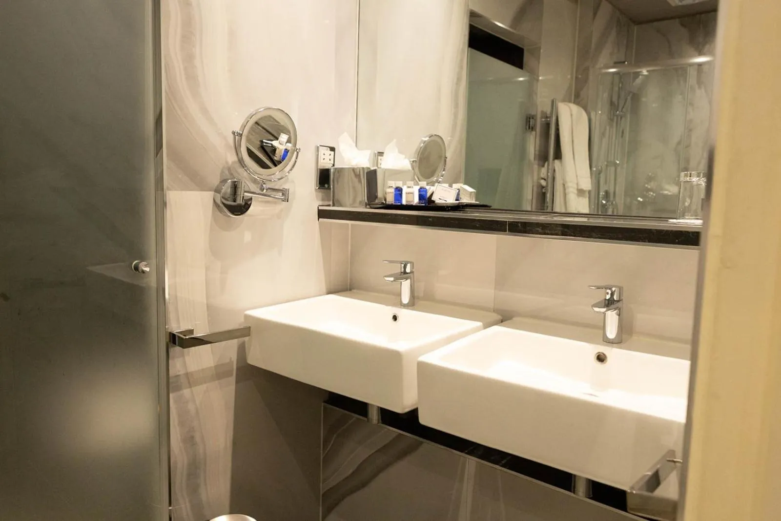 Bathroom in The Leonard Hotel