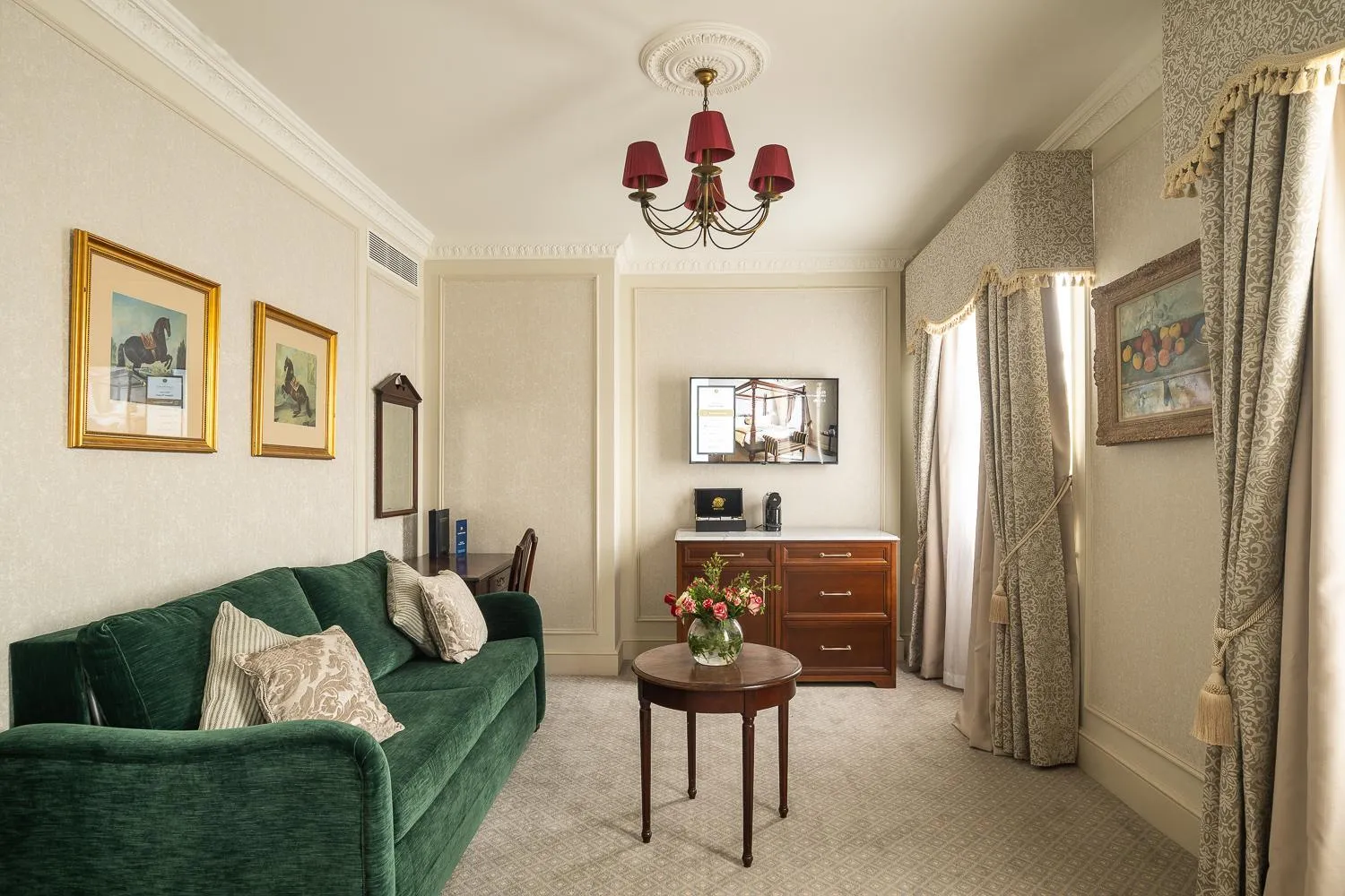 Living room in The Leonard Hotel