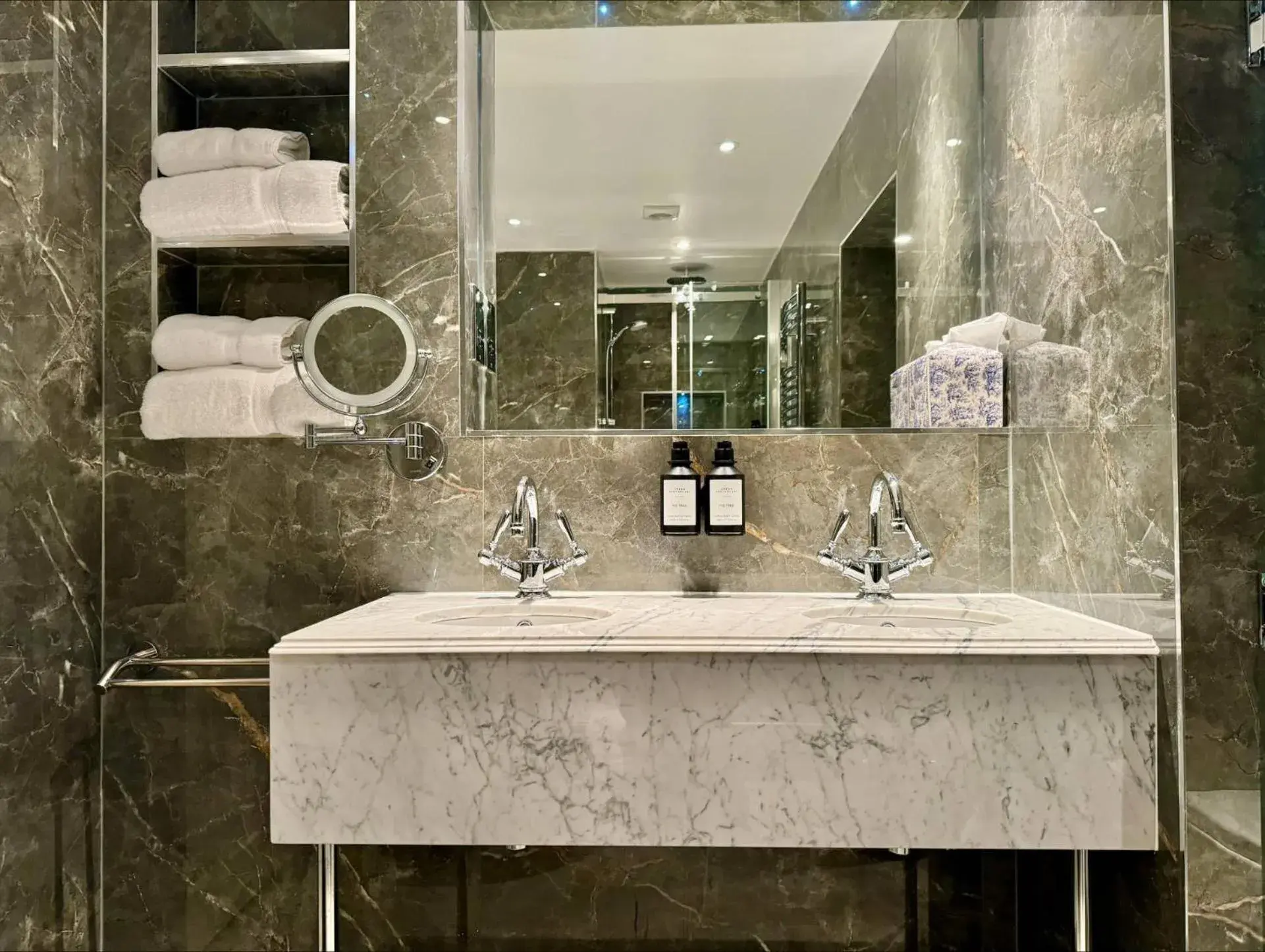 Bathroom in The Leonard Hotel Bathroom in The Leonard Hotel