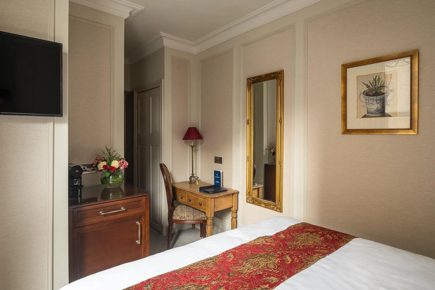 Bedroom, Bed in The Leonard Hotel