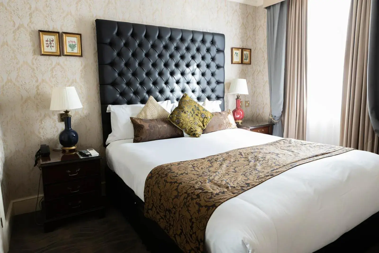 Deluxe One Bedroom Suite with Kitchenette in The Leonard Hotel Deluxe One Bedroom Suite with Kitchenette in The Leonard Hotel