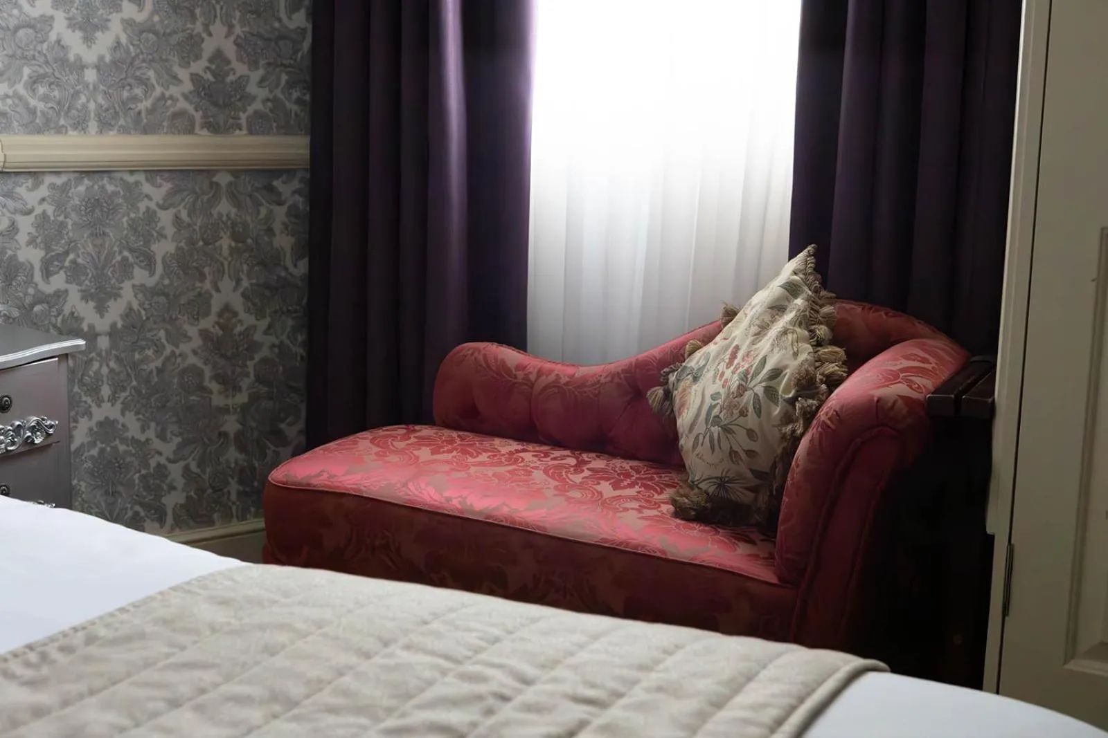 Bedroom, Bed in The Leonard Hotel