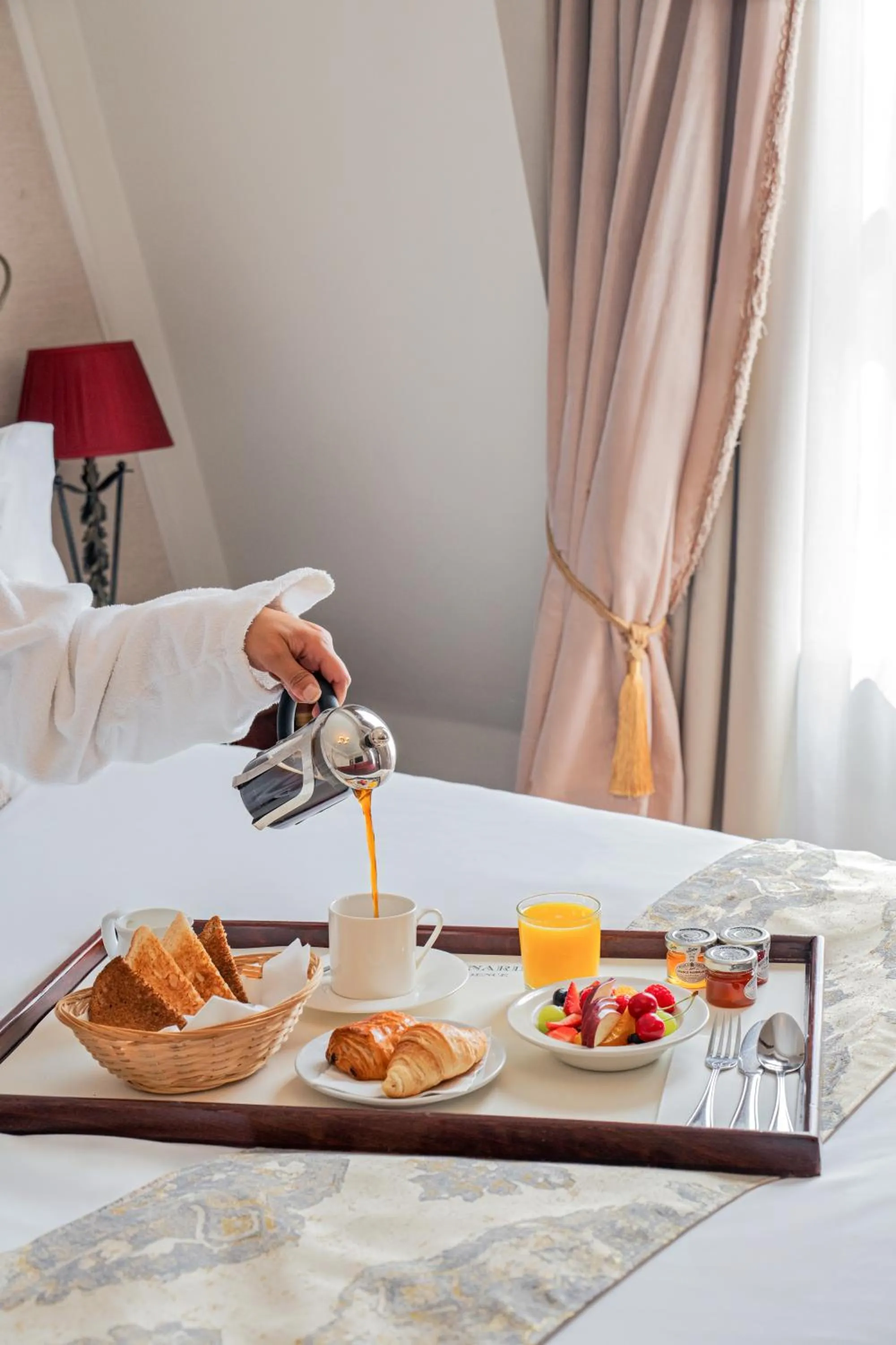 Breakfast, Bed in The Leonard Hotel
