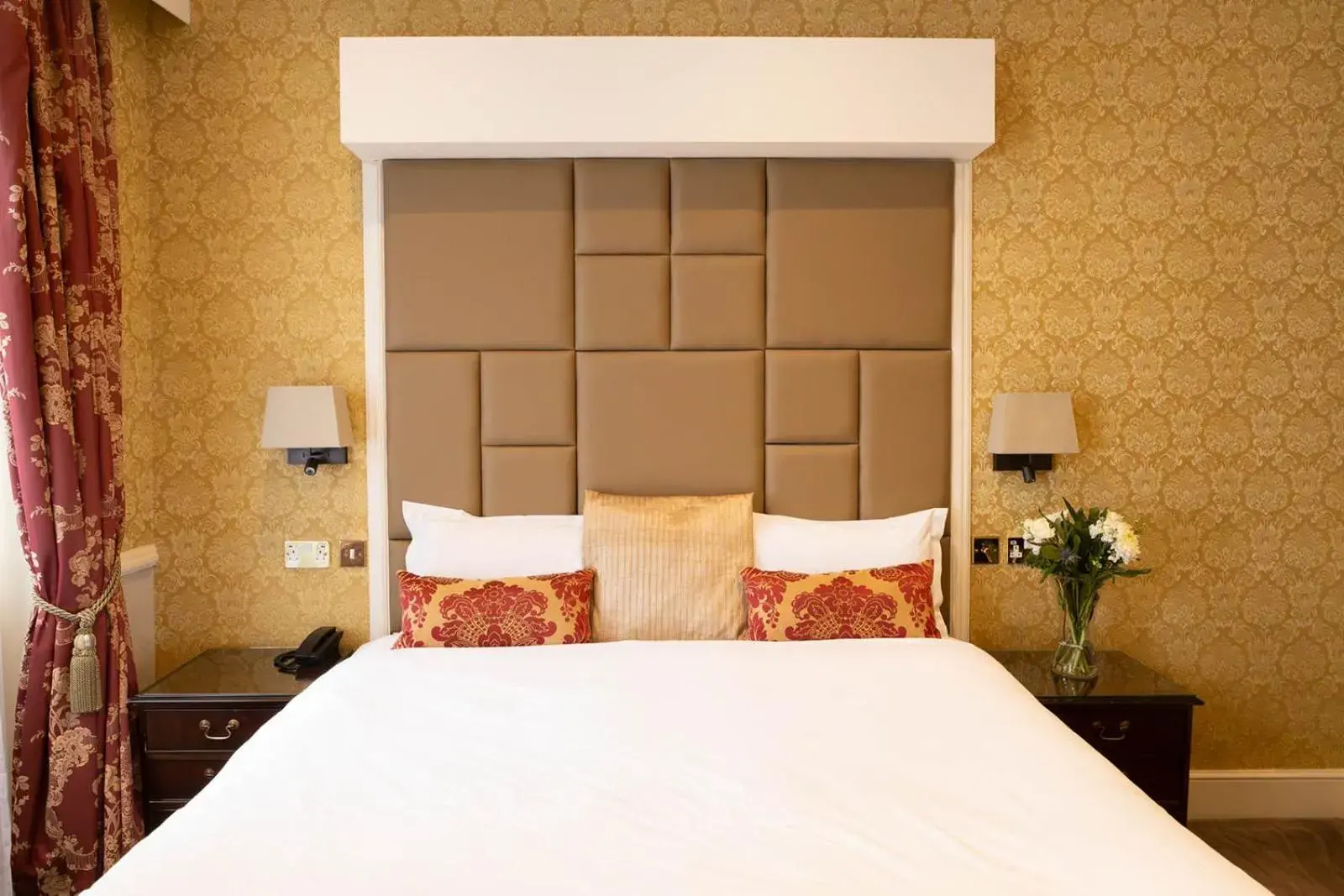 Deluxe Double Room in The Leonard Hotel Deluxe Double Room in The Leonard Hotel