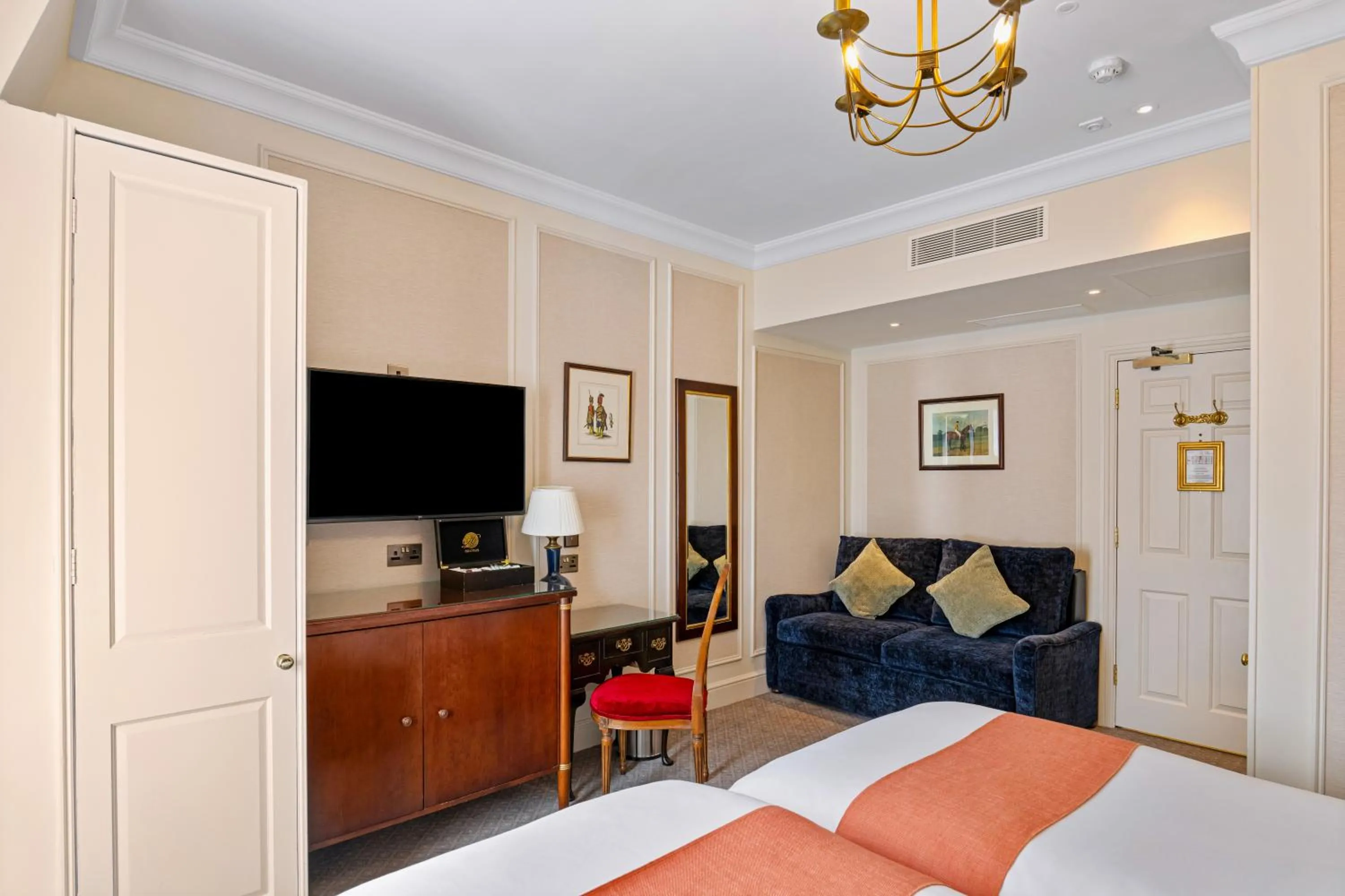 Bed in The Leonard Hotel