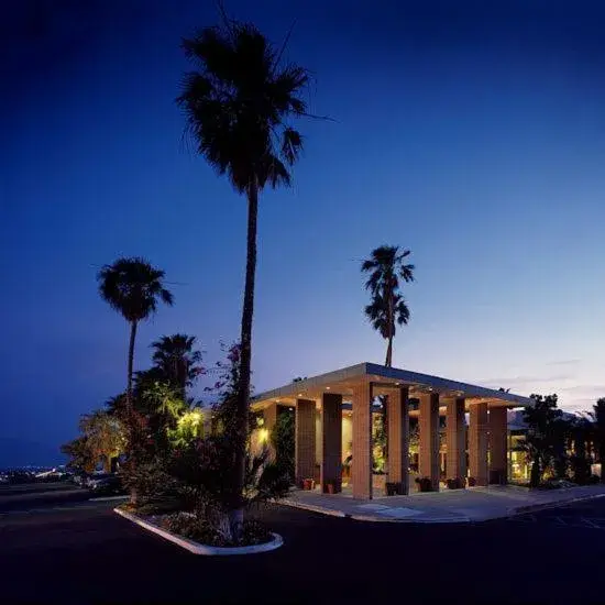 Facade/entrance in Desert Hot Springs Spa Hotel Facade/entrance in Desert Hot Springs Spa Hotel
