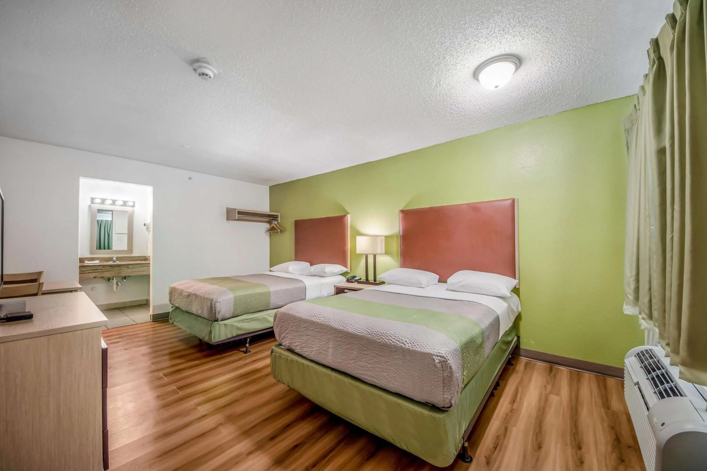 Photo of the whole room, Bed in Motel 6 Corpus Christi, TX - North