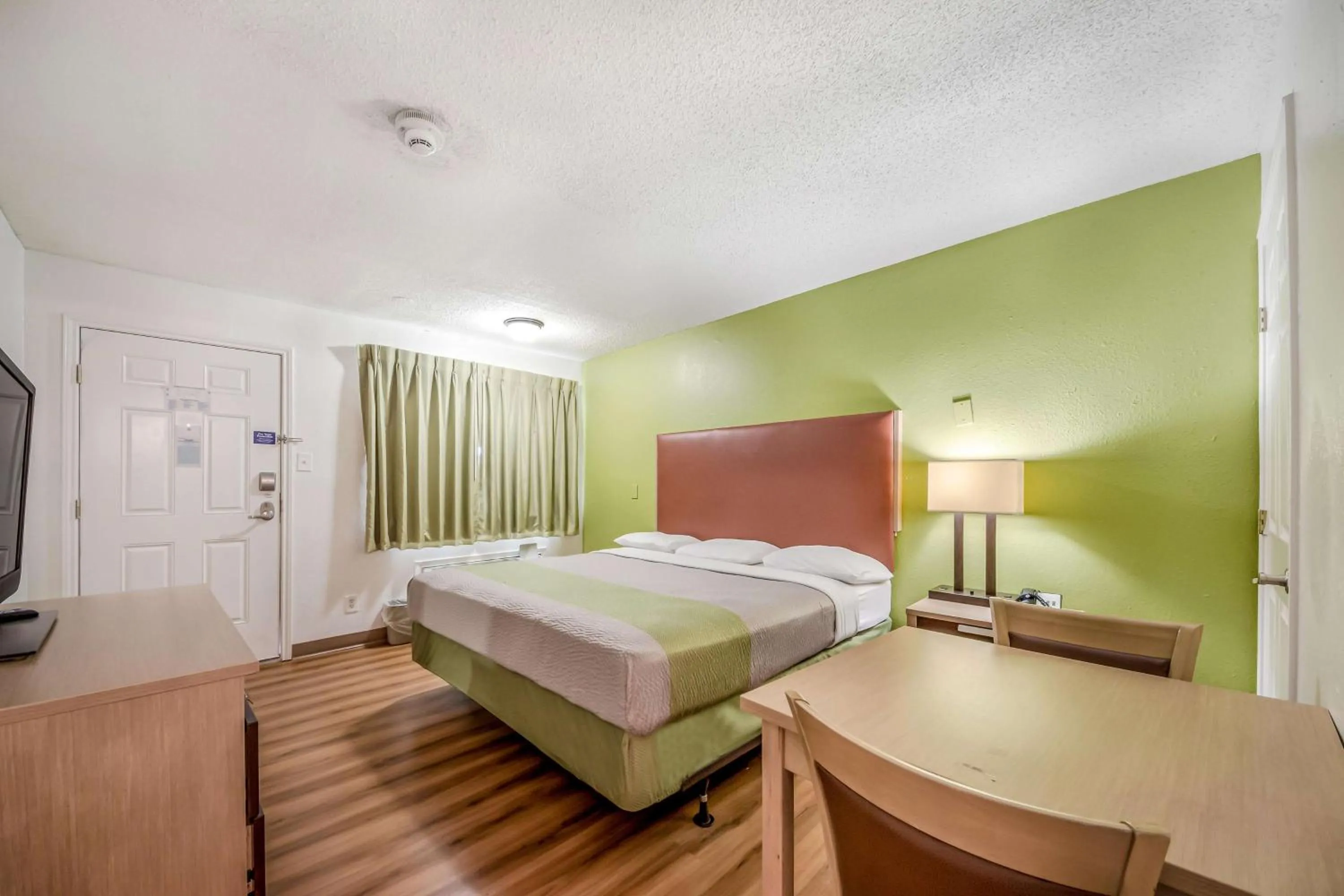 Photo of the whole room, Bed in Motel 6 Corpus Christi, TX - North