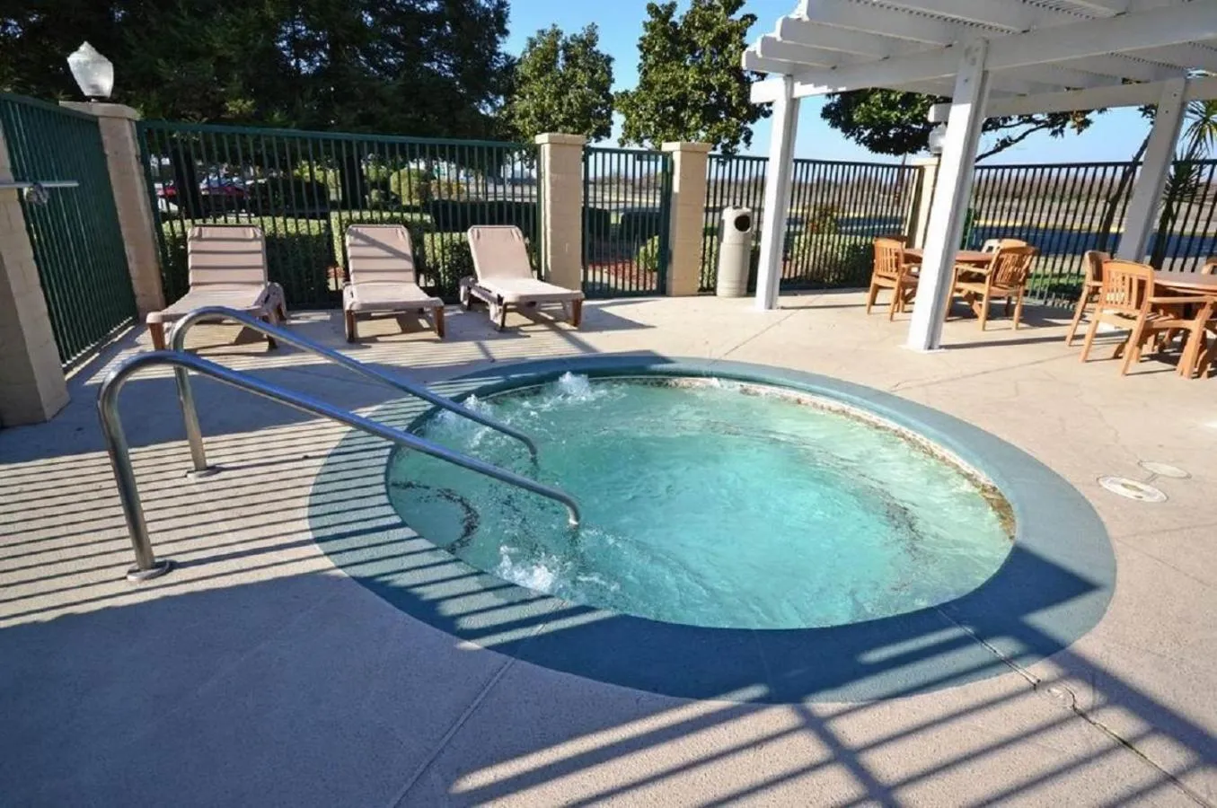 Hot Tub in Best Western Orchard Inn