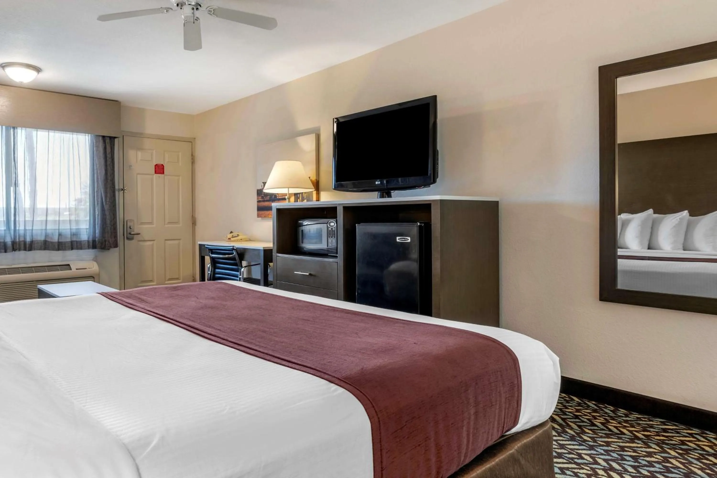 Bed in Best Western Orchard Inn