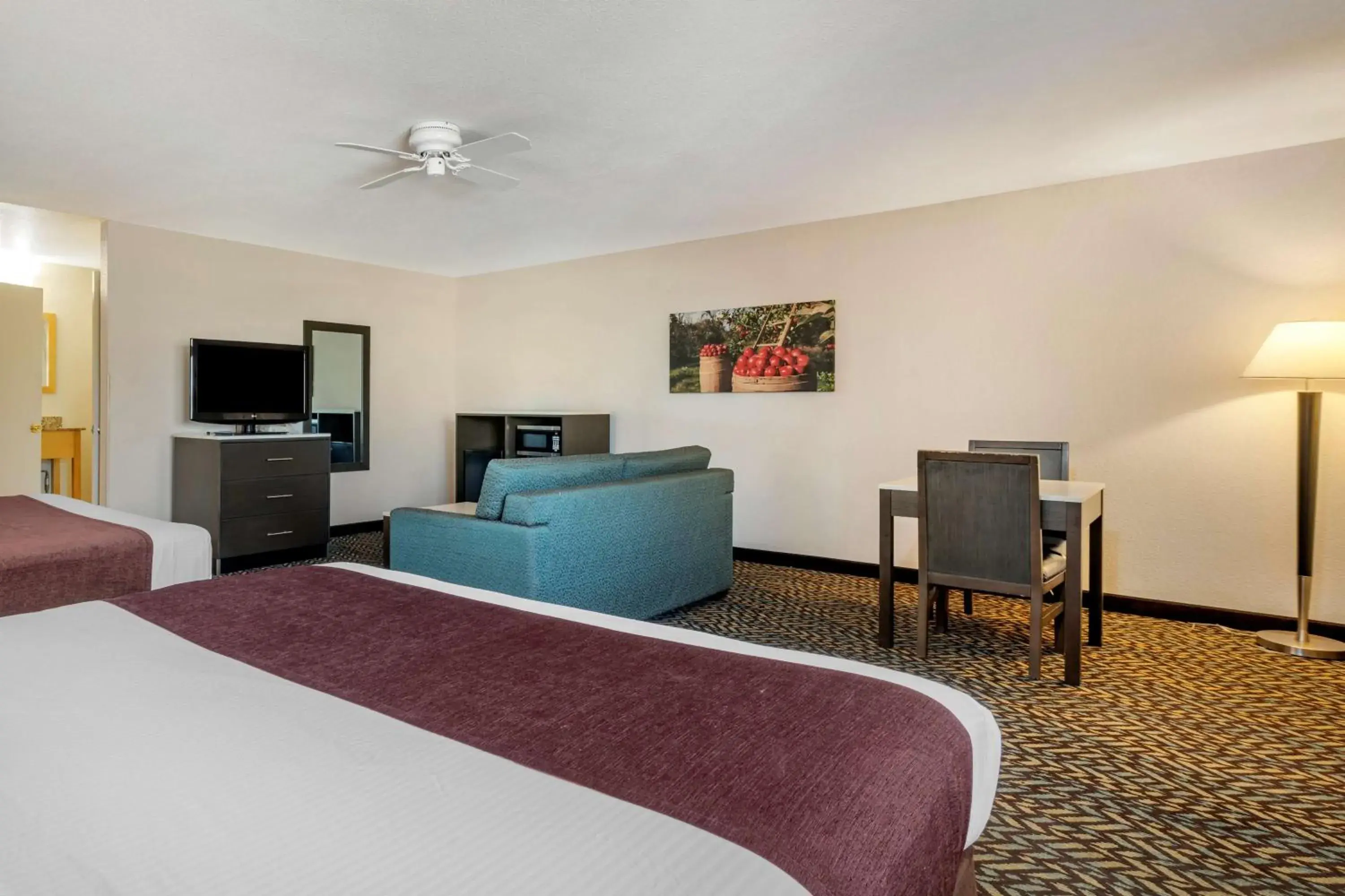 Bed in Best Western Orchard Inn Bed in Best Western Orchard Inn