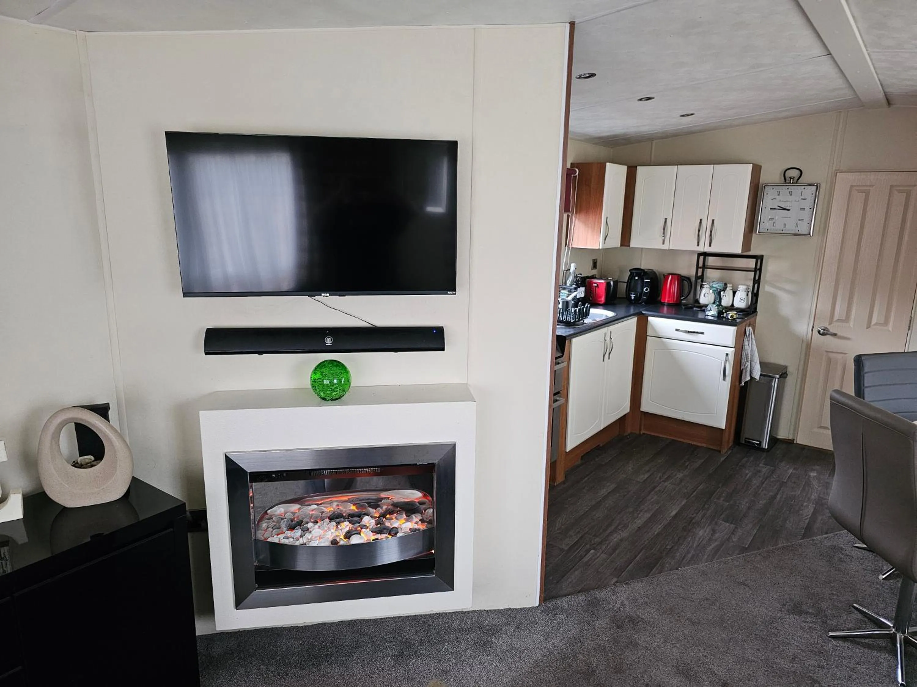 TV and multimedia in Tudor Lodge Hotel