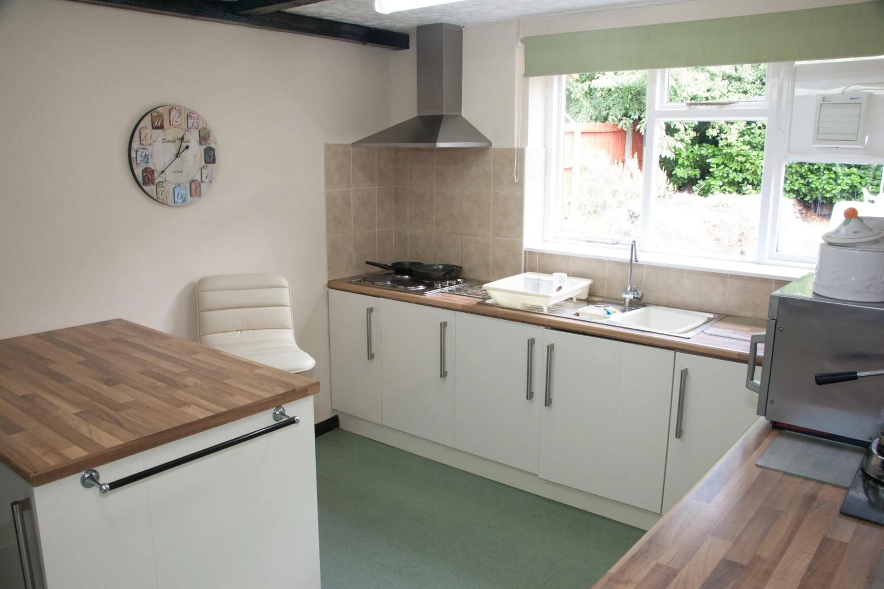 Area and facilities in Tudor Lodge Hotel