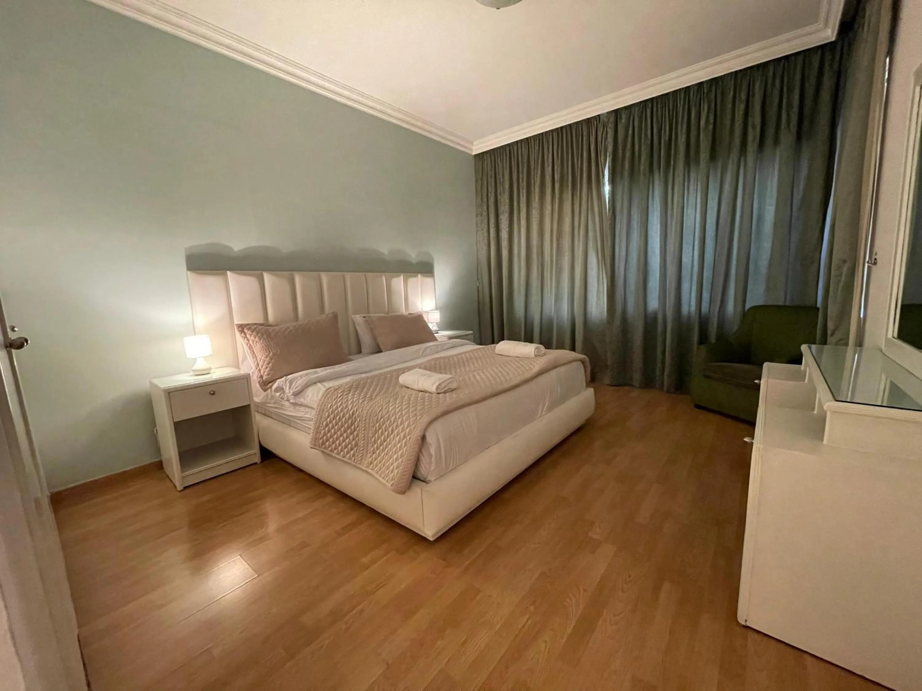 Bedroom, Bed in Elegant Suites Beirut