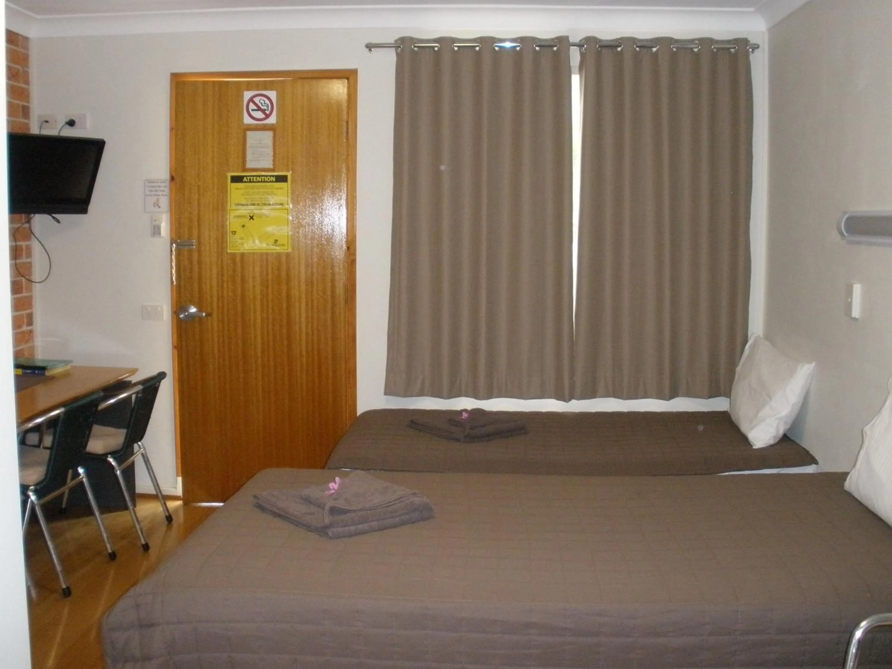 Bed in Palms Oasis Motel