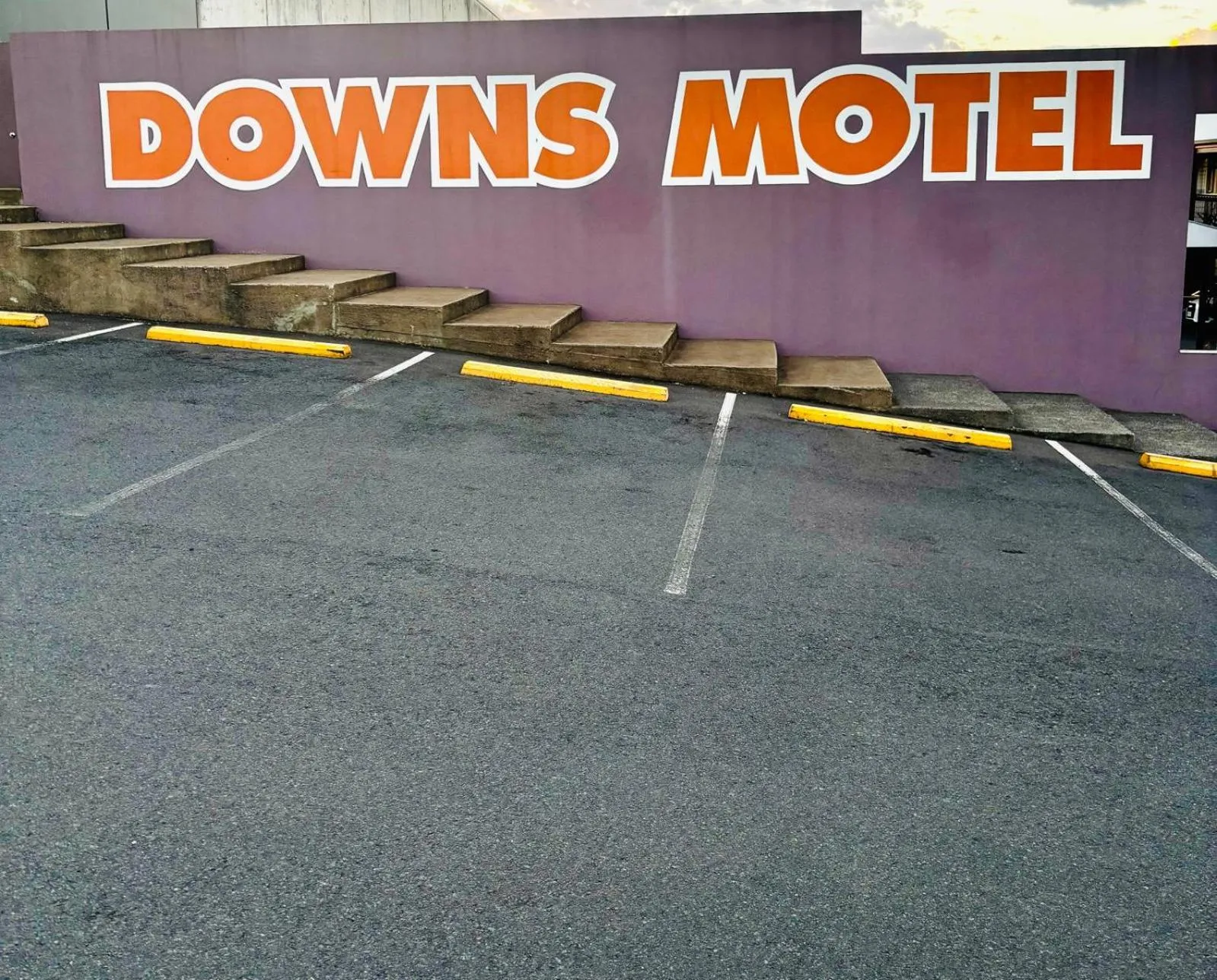 Downs Motel