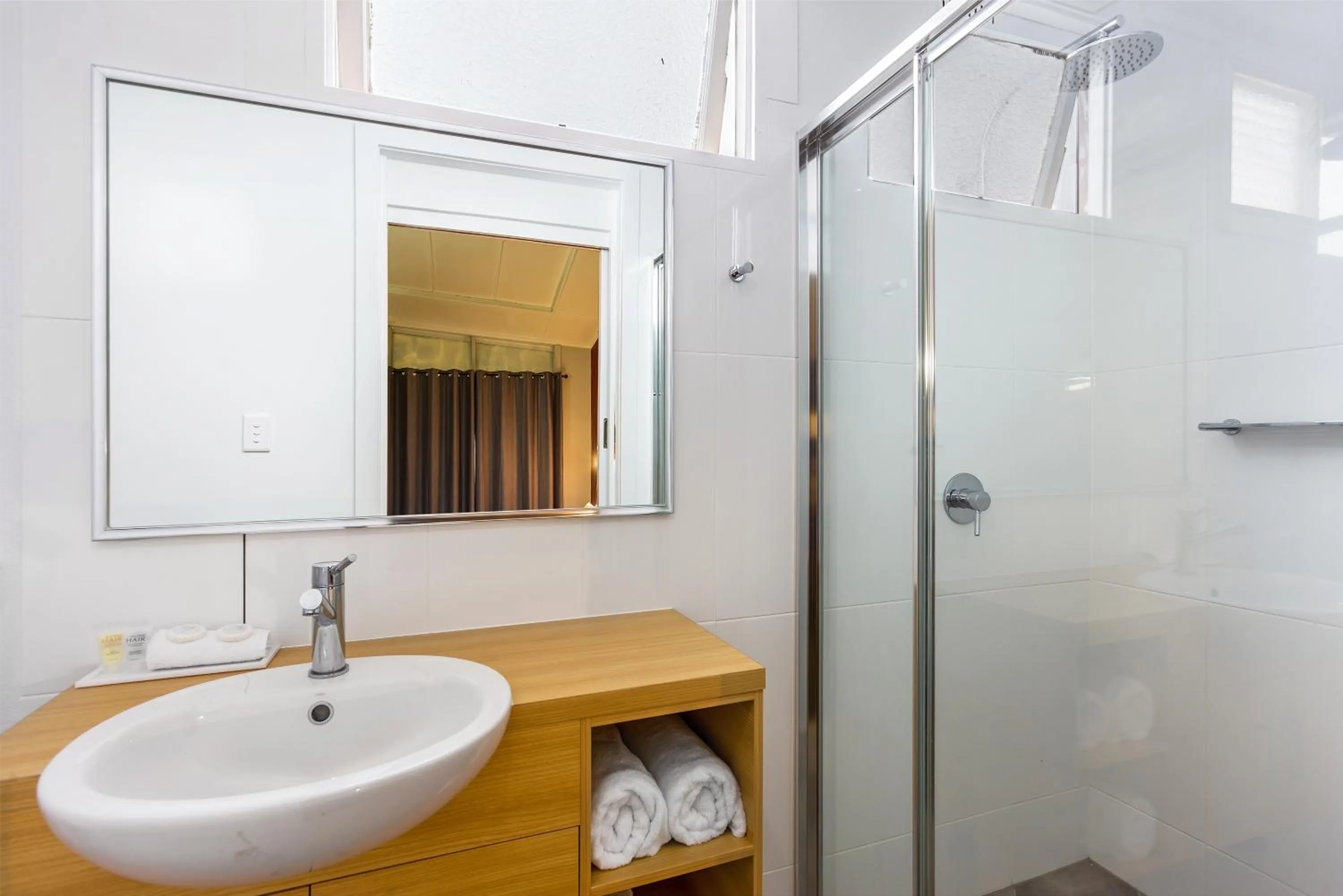 Bathroom in Downs Motel