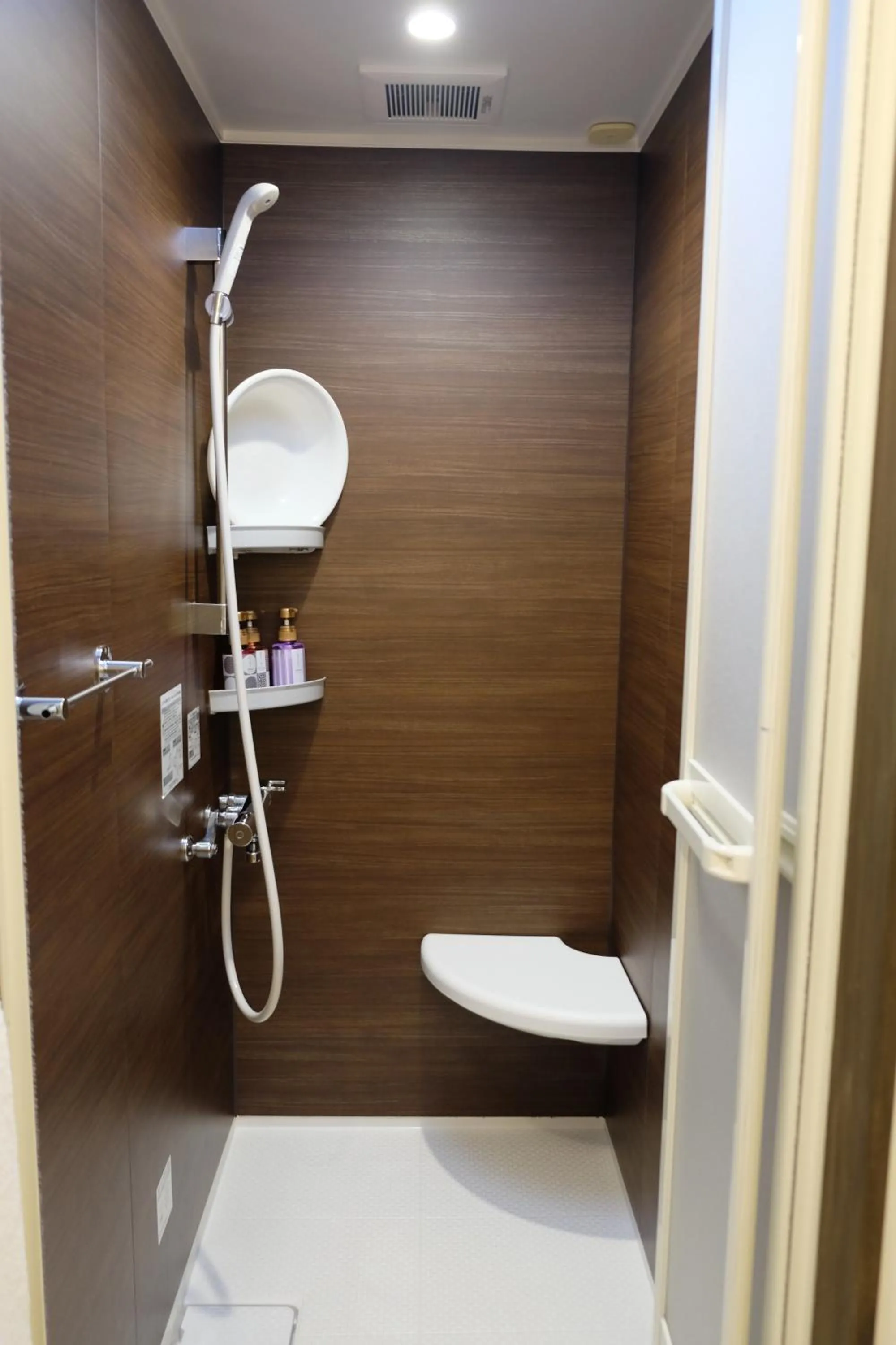 Shower in Toshiharu Ryokan