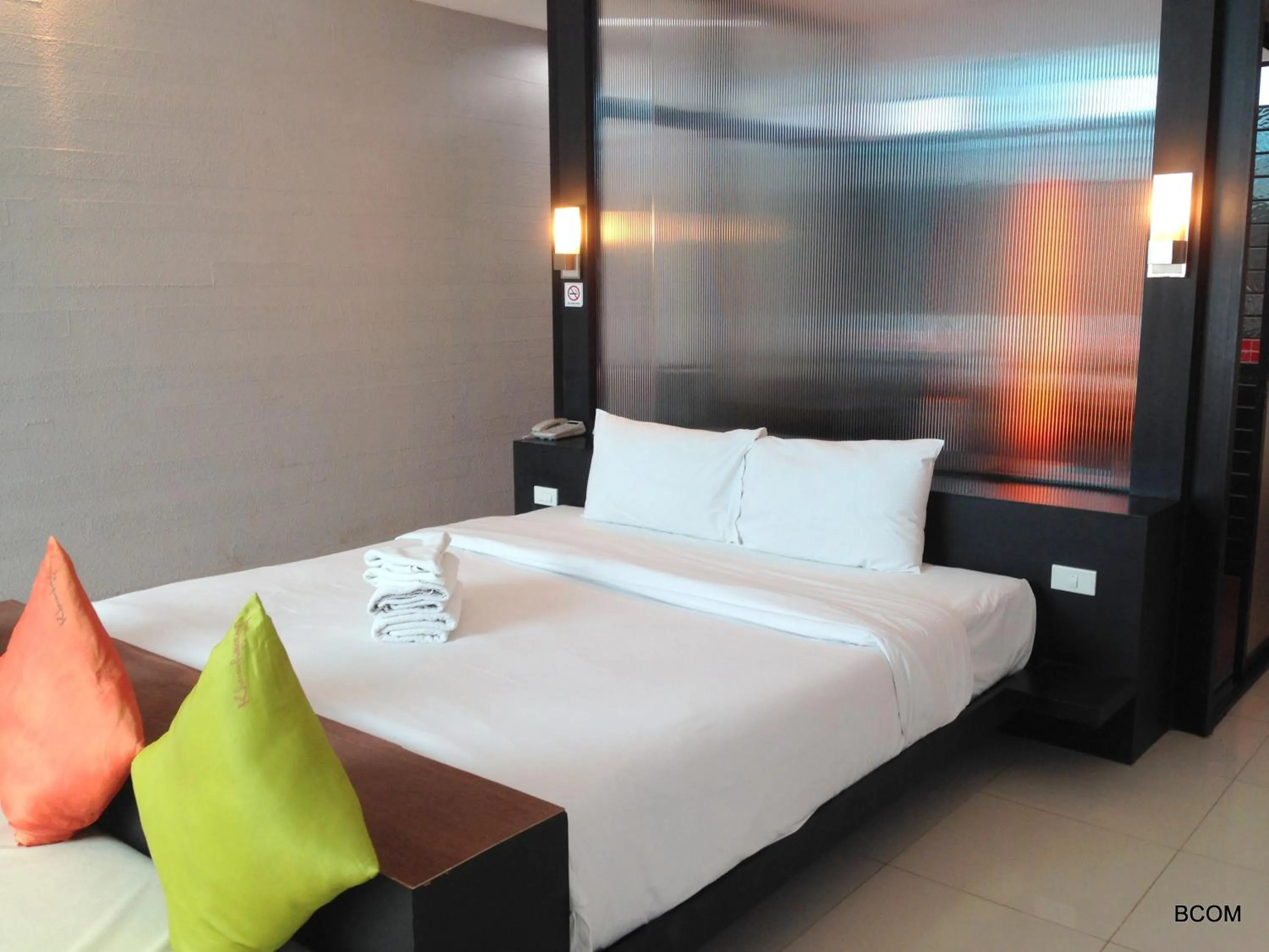 Photo of the whole room, Bed in Khun Chaweng Resort