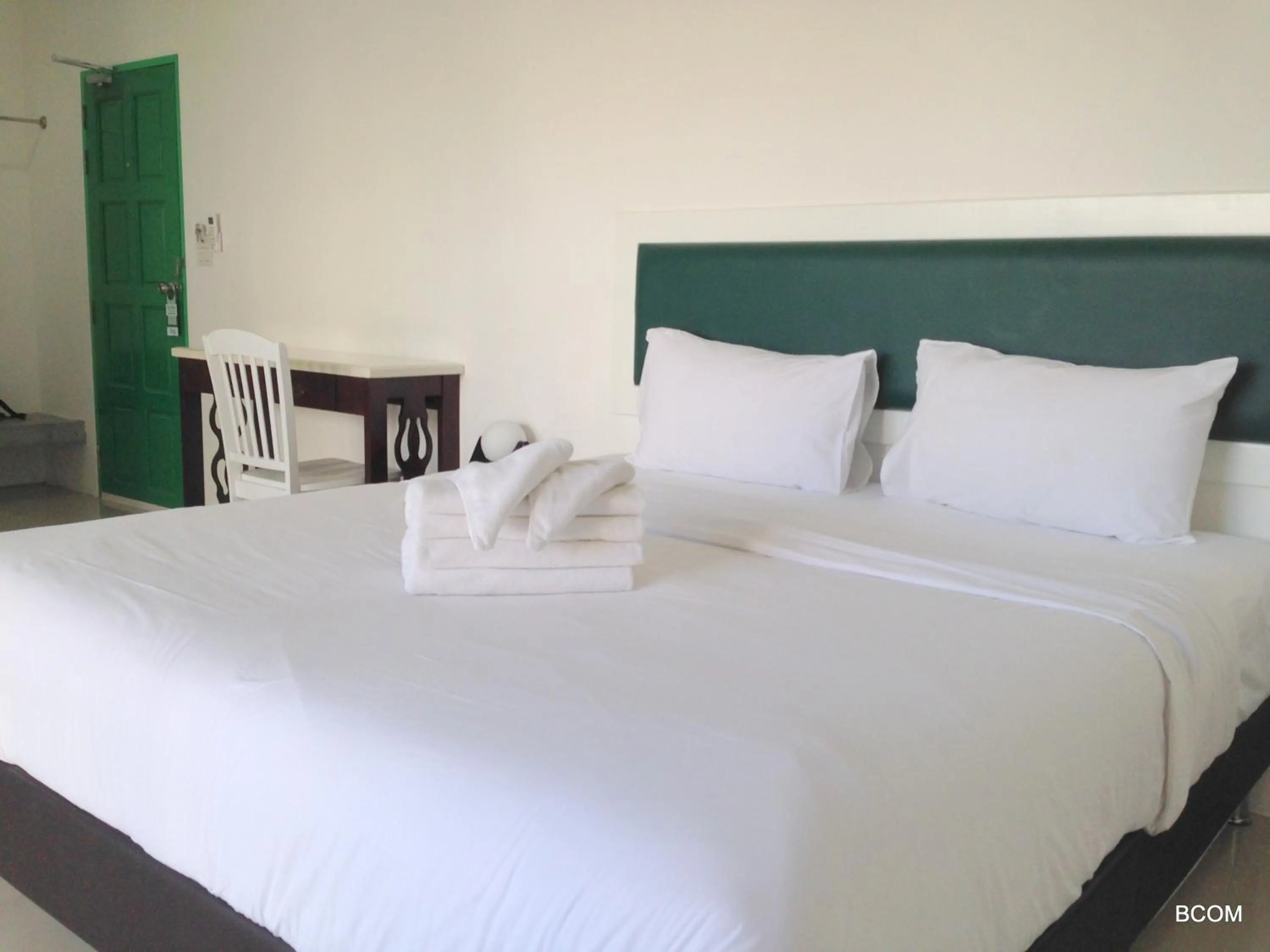Photo of the whole room, Bed in Khun Chaweng Resort