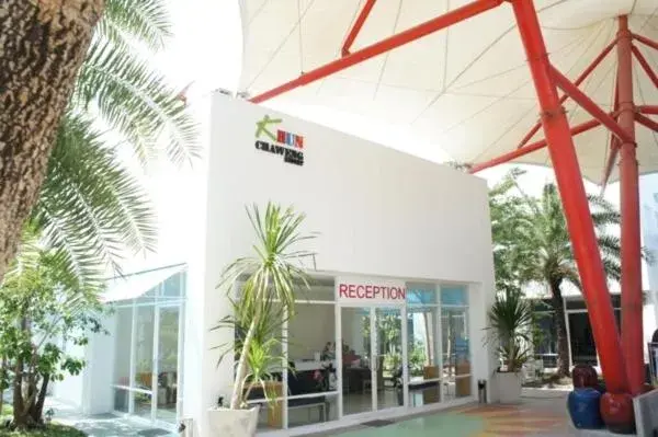 Facade/entrance in Khun Chaweng Resort Facade/entrance in Khun Chaweng Resort
